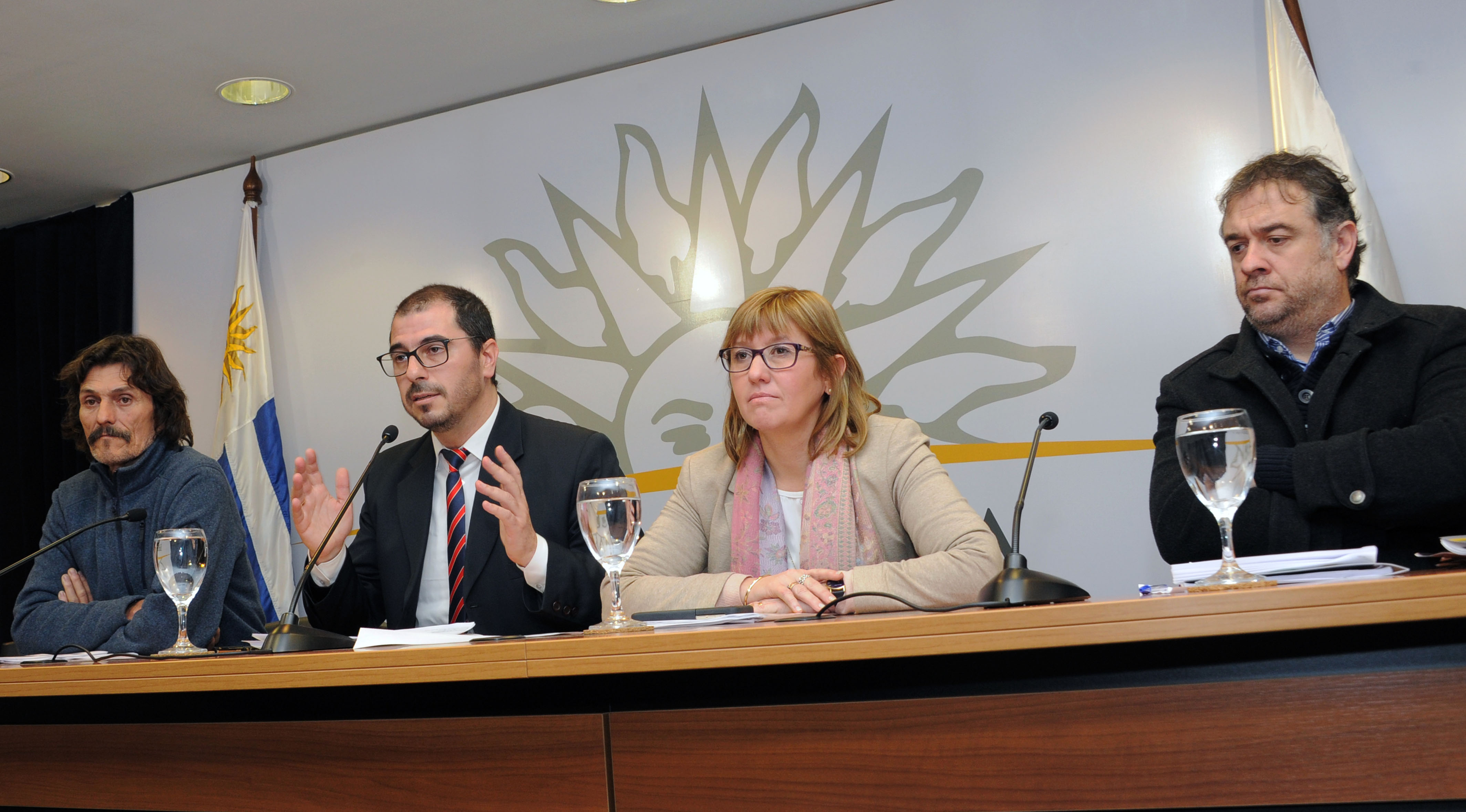 Prosecretario de la Presidencia, Juan Andrés Roballo junto a Gerardo Barrios, Cristina Lustemberg y Pablo Inthamoussu