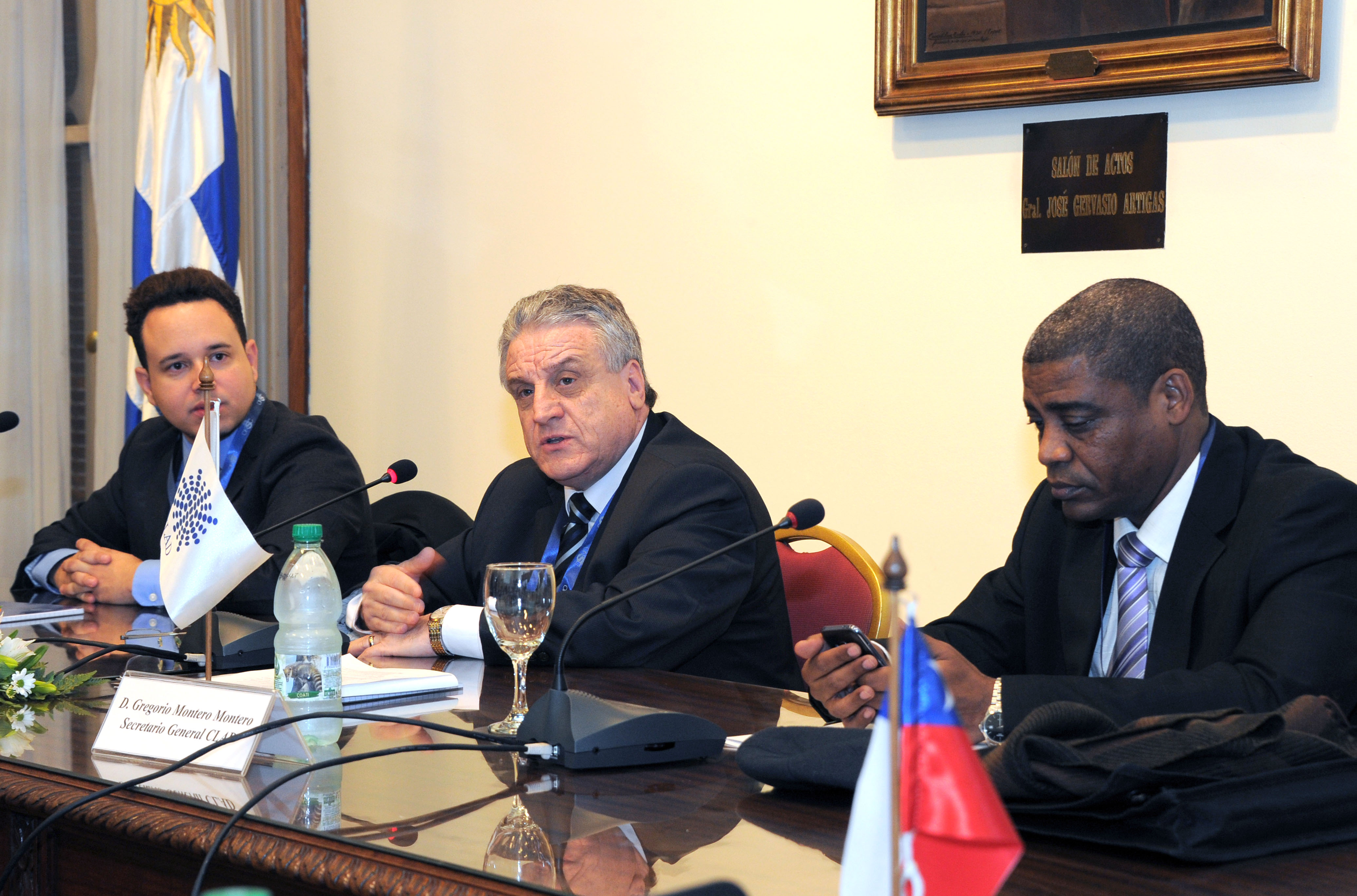 Director de la ONSC, Alberto Scavarelli se dirige a los asistentes la Foro