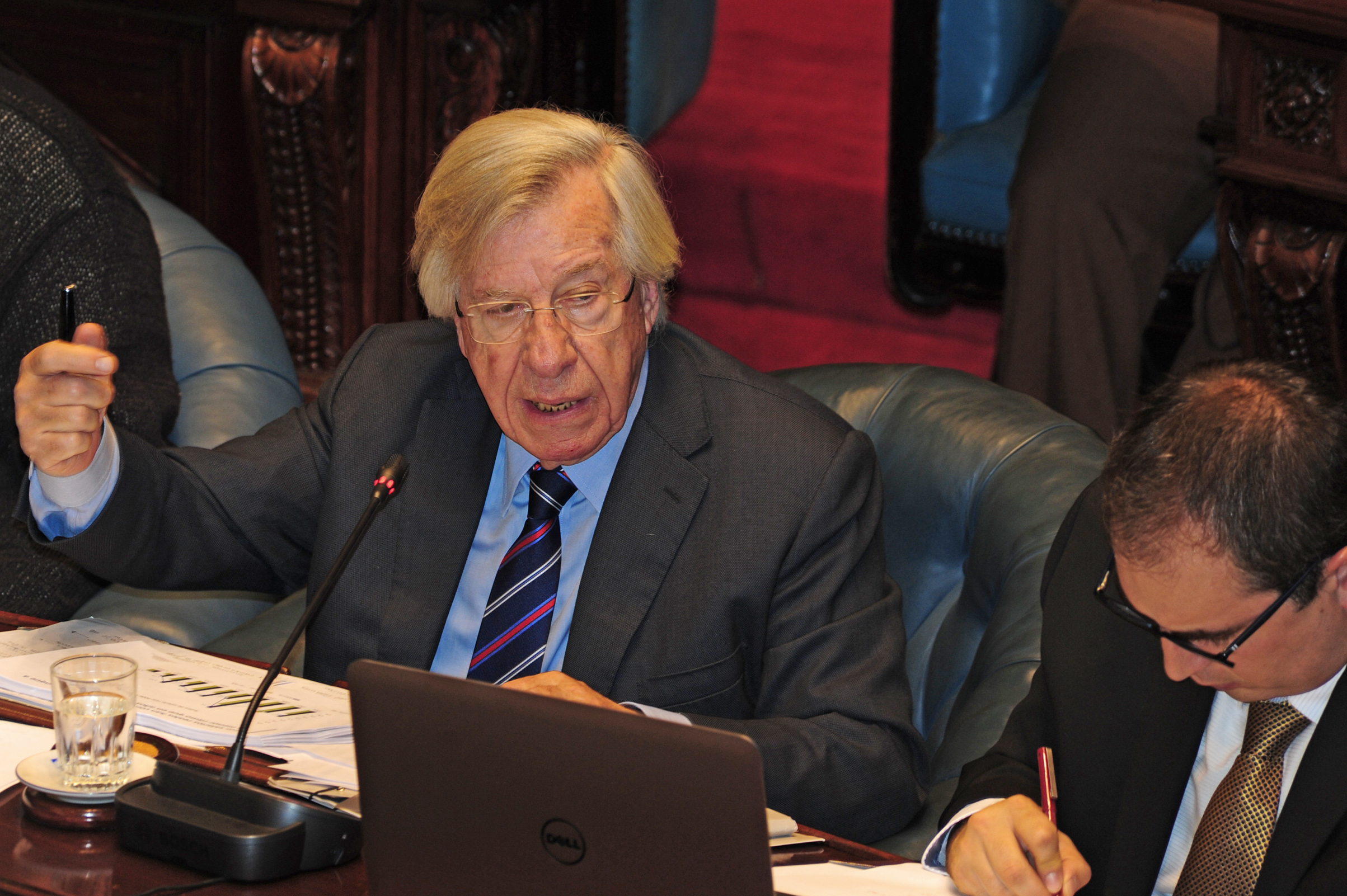 Ministro Danilo Astori durante la interpelación en la Cámara de Senadores