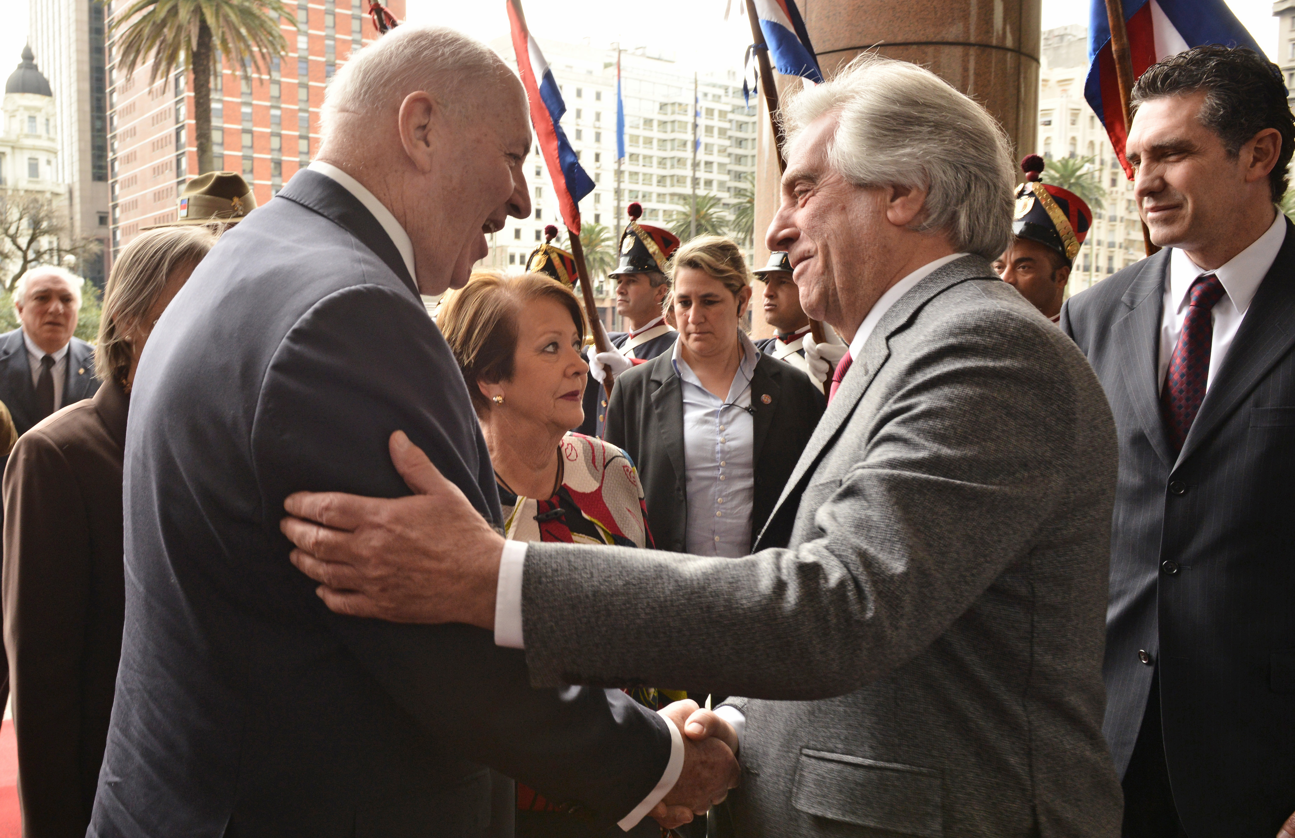 Saludo entre Vázquez y Cosgrove