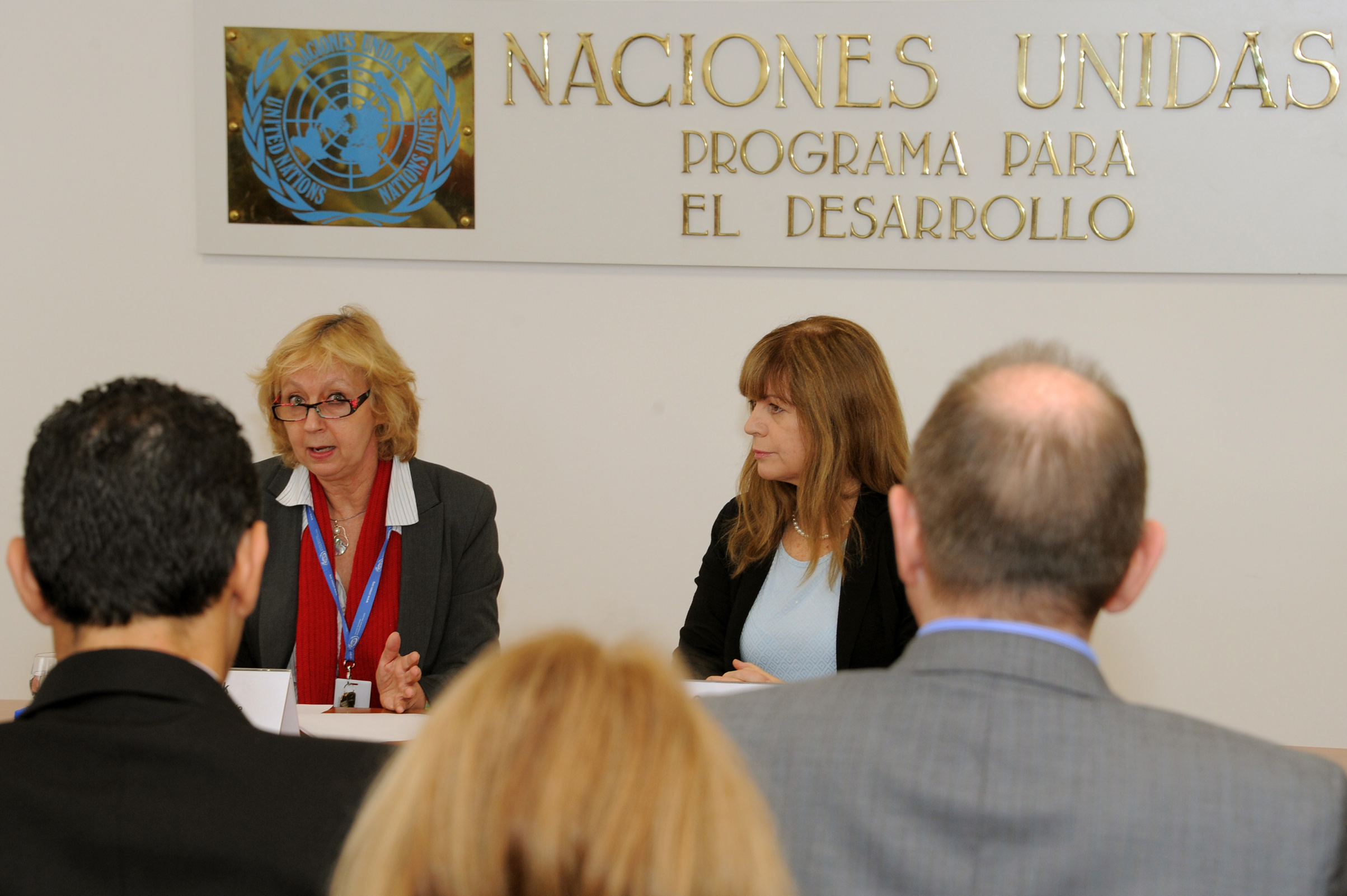 Denisse Cook, representante de Naciones Unidas y Gabriela Fulco, presidenta del INISA