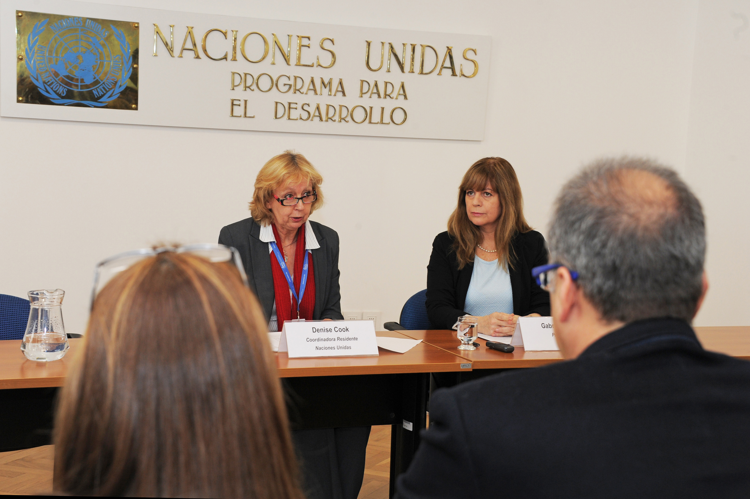 Denisse Cook, representante de Naciones Unidas y Gabriela Fulco, presidenta del INISA