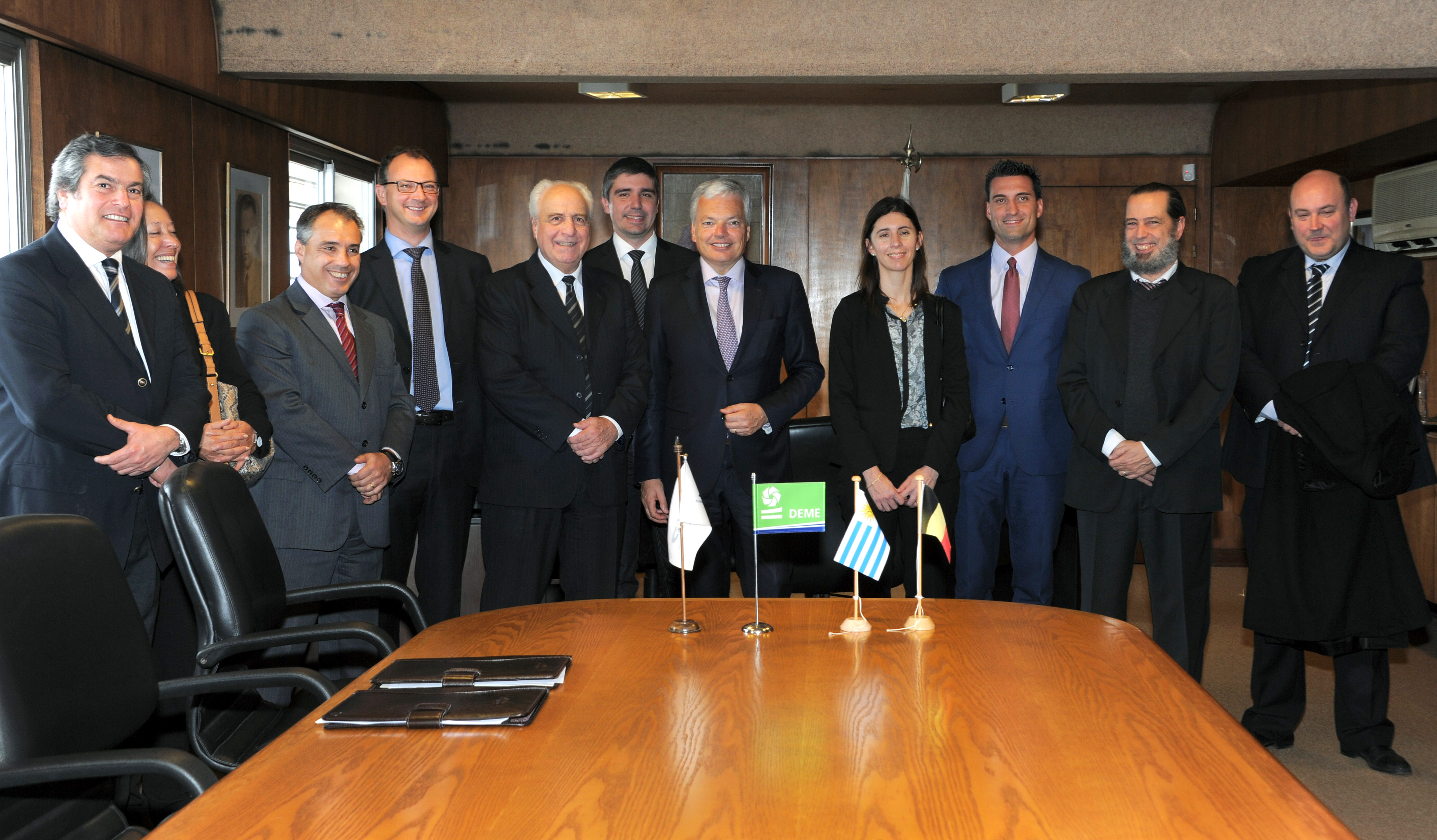 Víctor Rossi y Didier Reynders junto a integrantes de comiitiva belga, autoridades y empresarios
