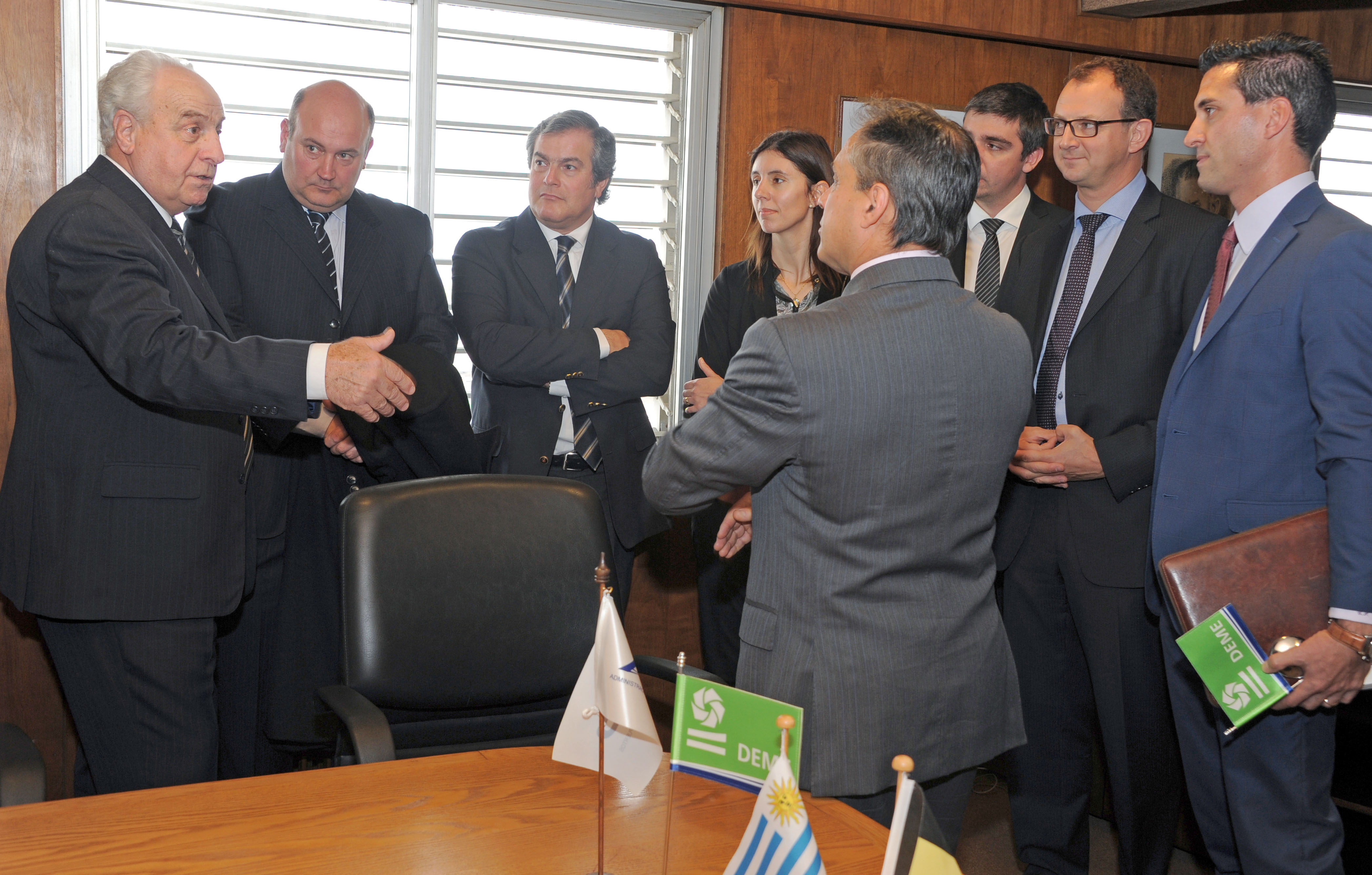 Ministros Rossi conversa con integrantes de comiitiva belga, autoridades y empresarios