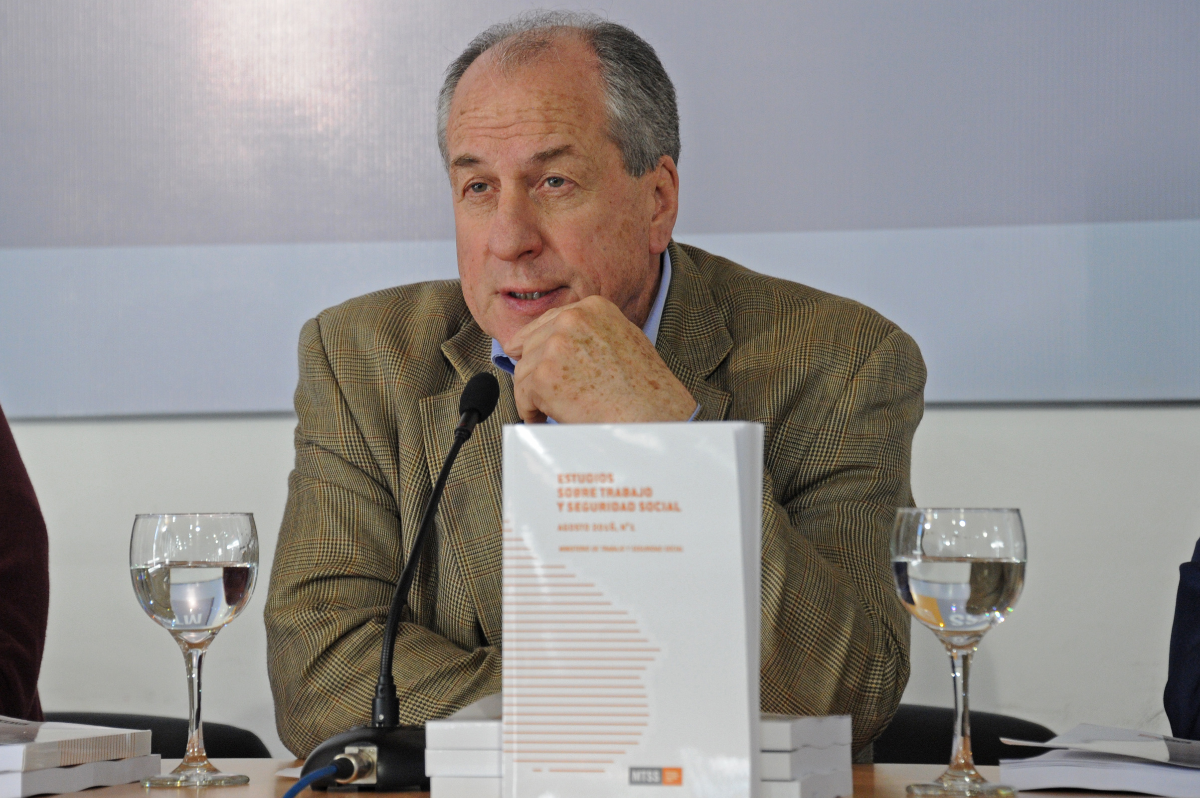 Ministro de Trabajo y Seguridad Social, Ernesto Murro, haciendo uso de la palabra