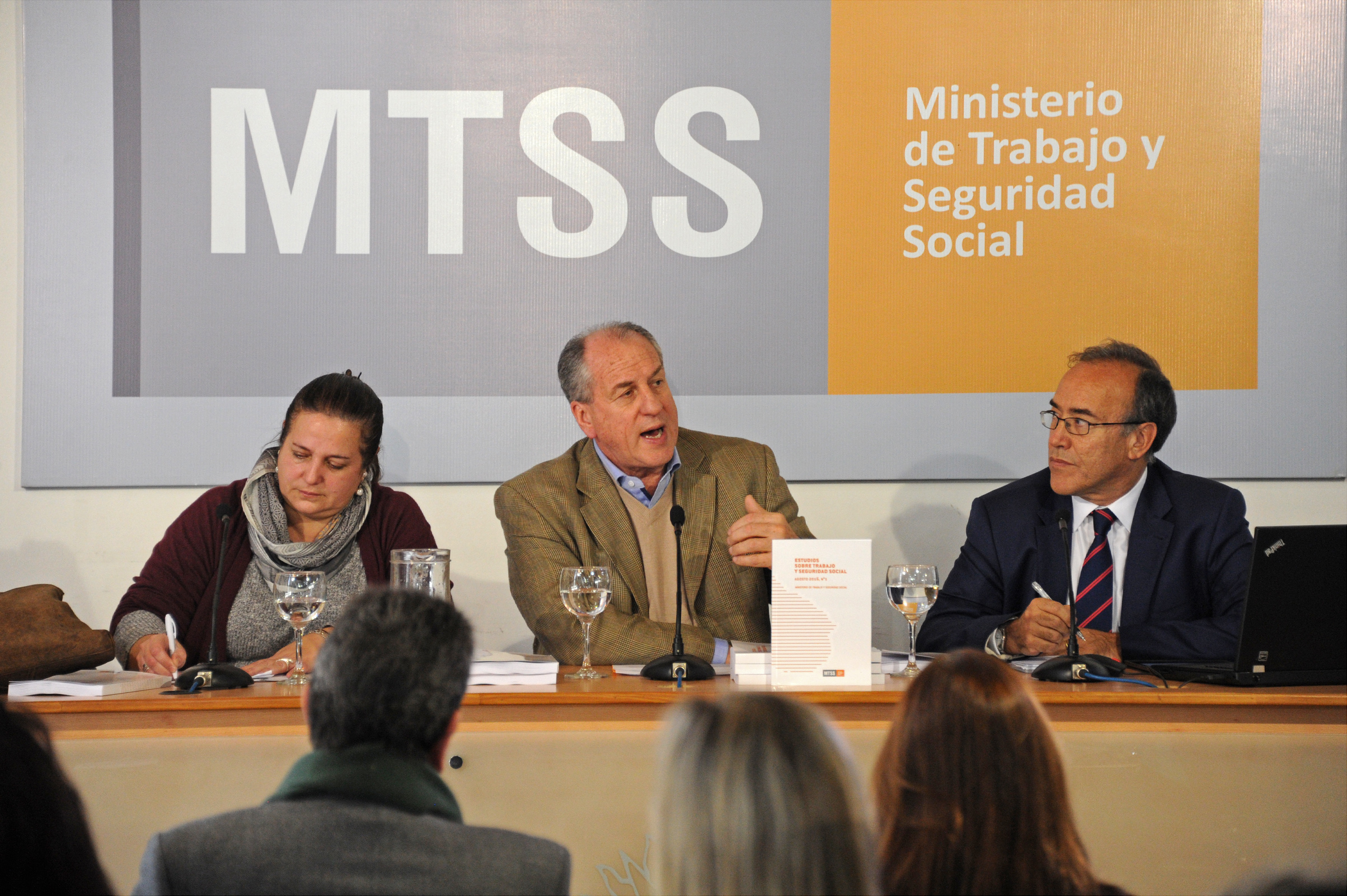 Ministro de Trabajo y Seguridad Social, Ernesto Murro, haciendo uso de la palabra