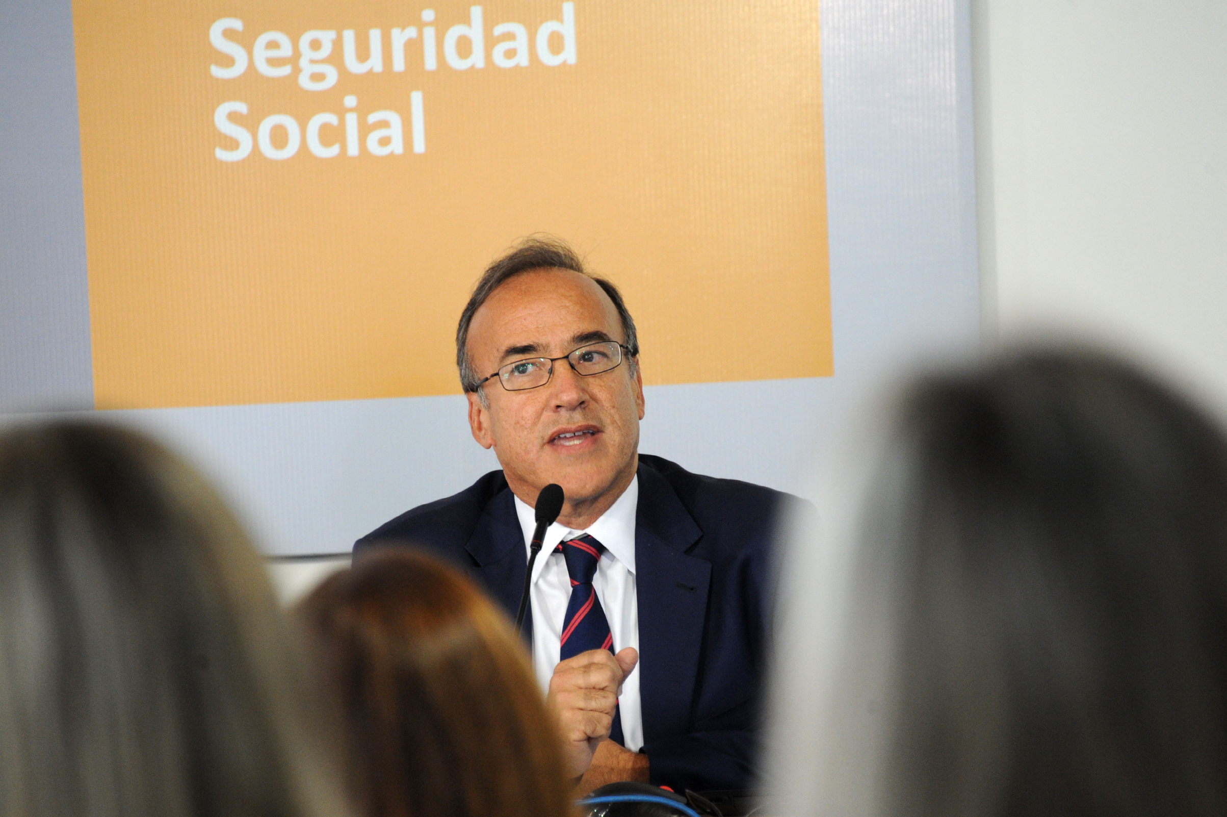 Director del Departamento de Estadística de la OIT, Rafael Diez de Medina, dirigiéndose a los presentes