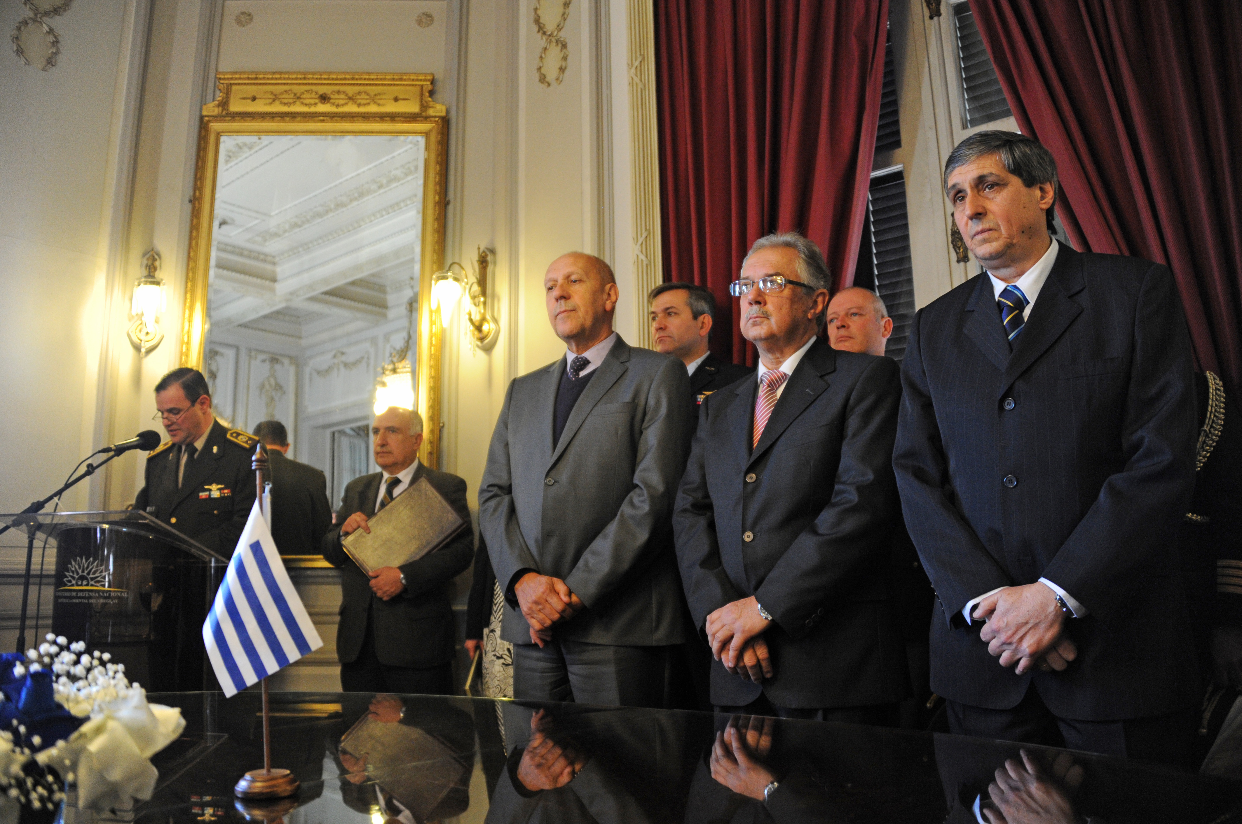 Jorge Menéndez y Daniel Montiel, junto al Secretario de Presidencia, Miguel Ángel Toma