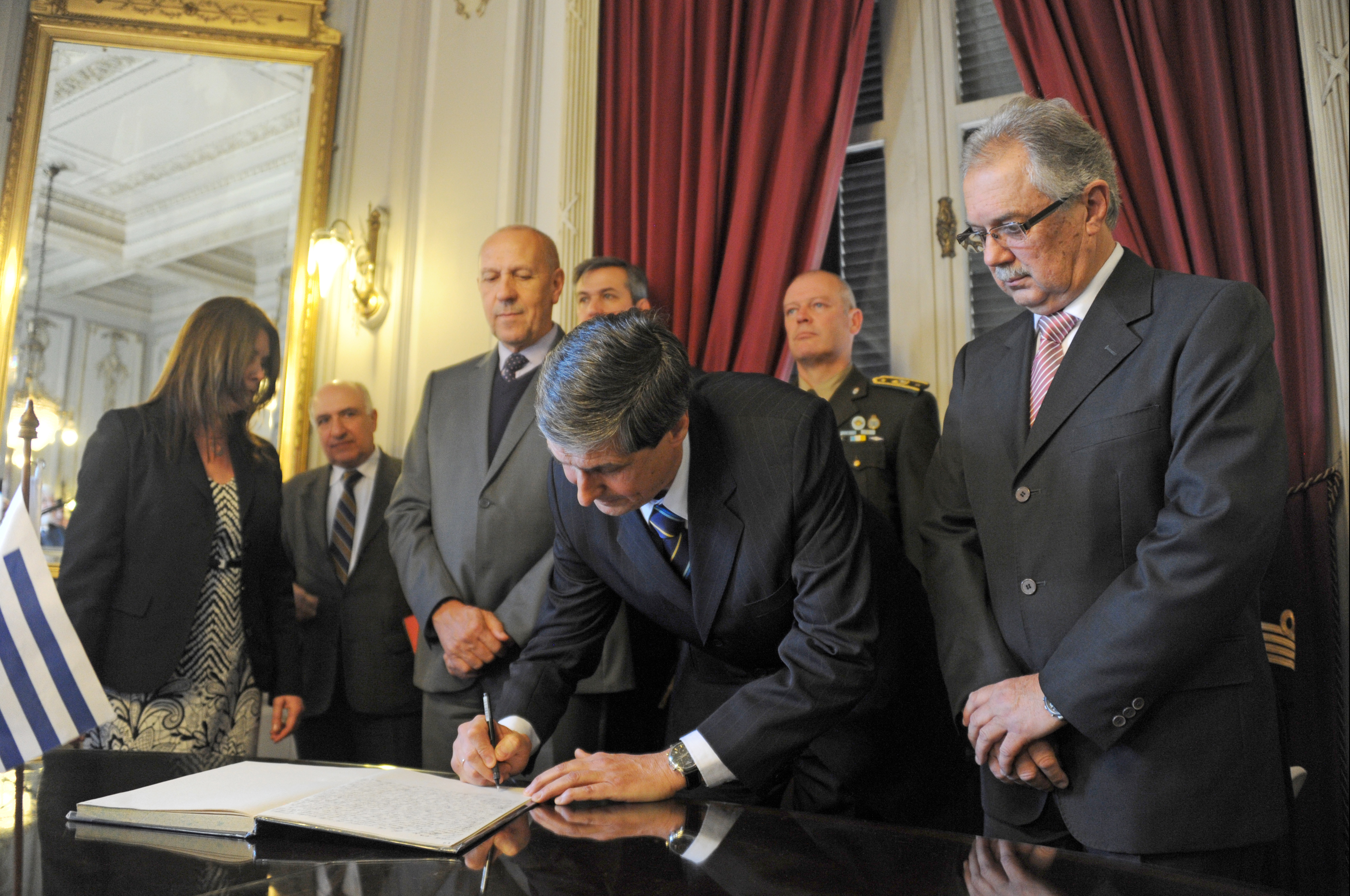 Firma del acta de toma de posesión de los cargos