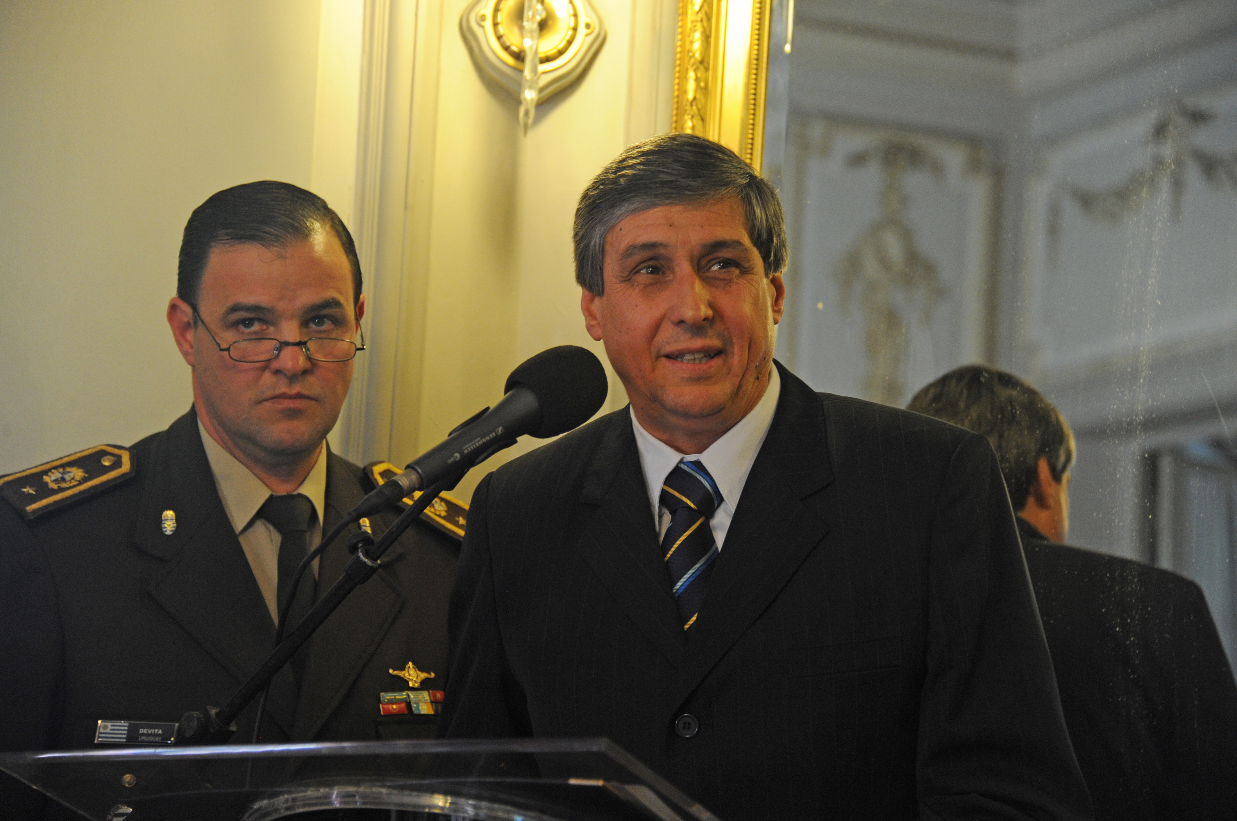 Subsecretario Daniel Montiel, dirigiéndose a los presentes