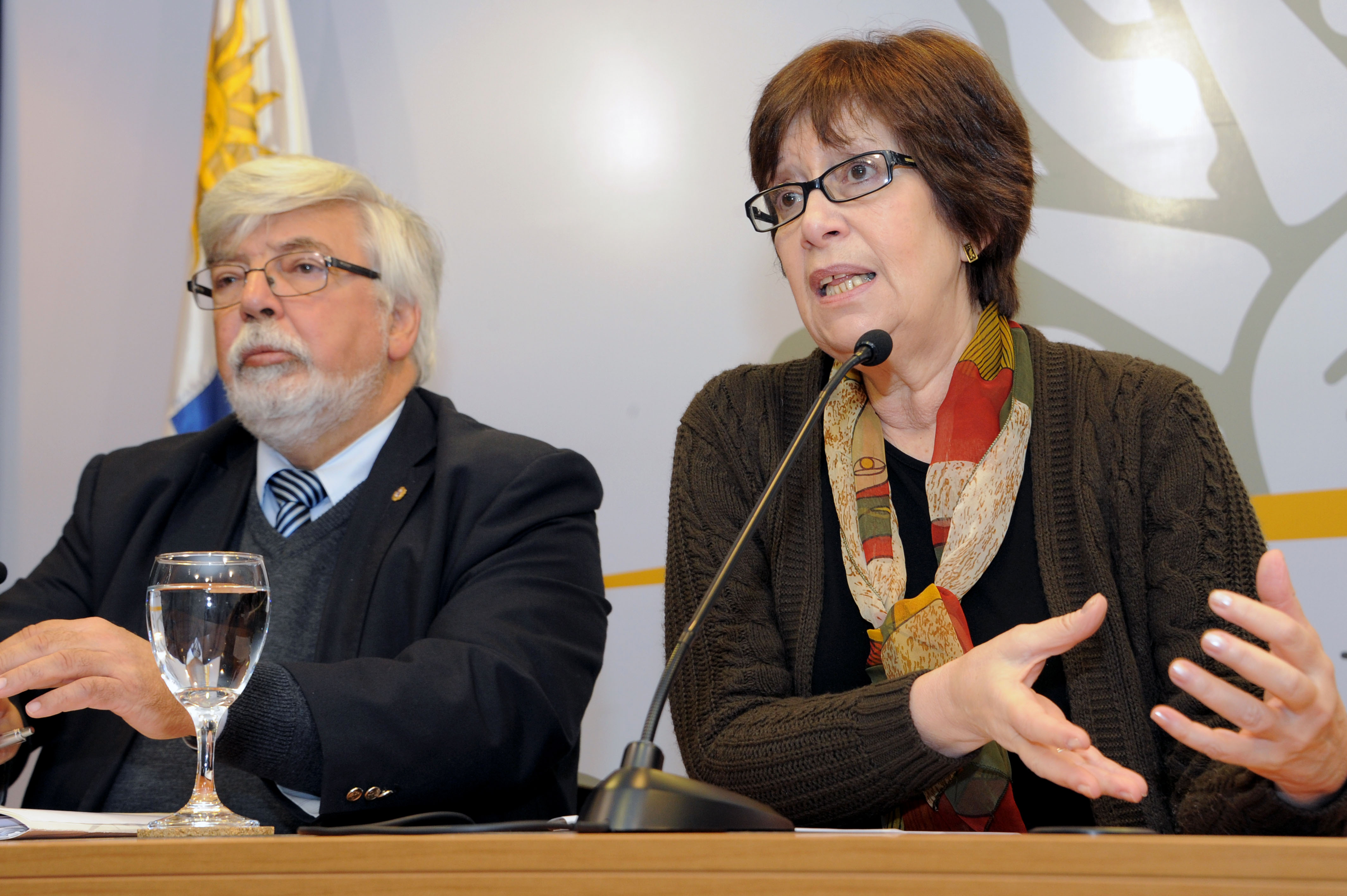 Ministra de Desarrollo Social, Marina Arismendi junto al ministro del Interior Edurado Bonomi