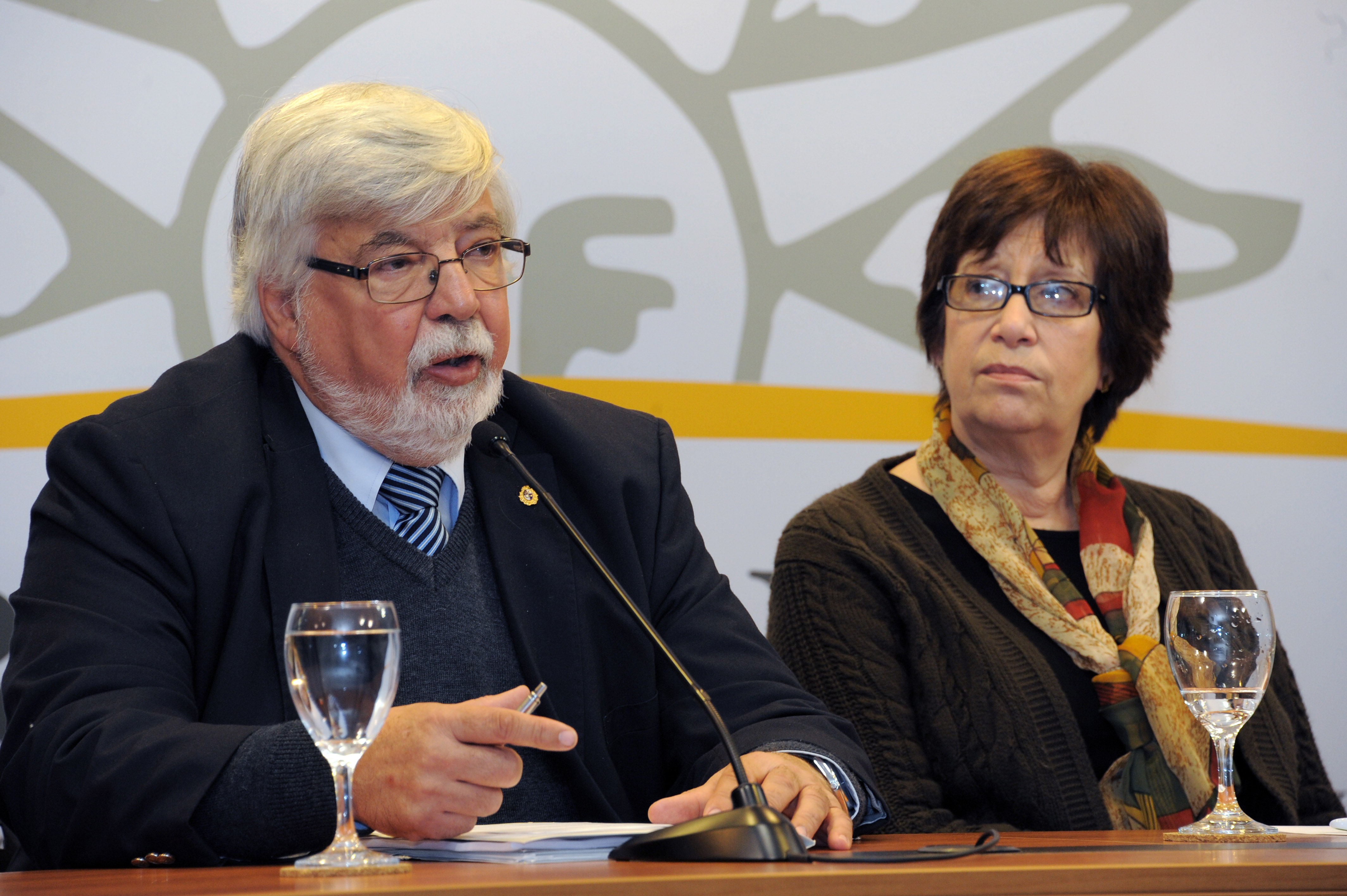 Ministro del Interior, Eduardo Bonomi junto a la ministra de Desarrollo Social, Marina Arismendi