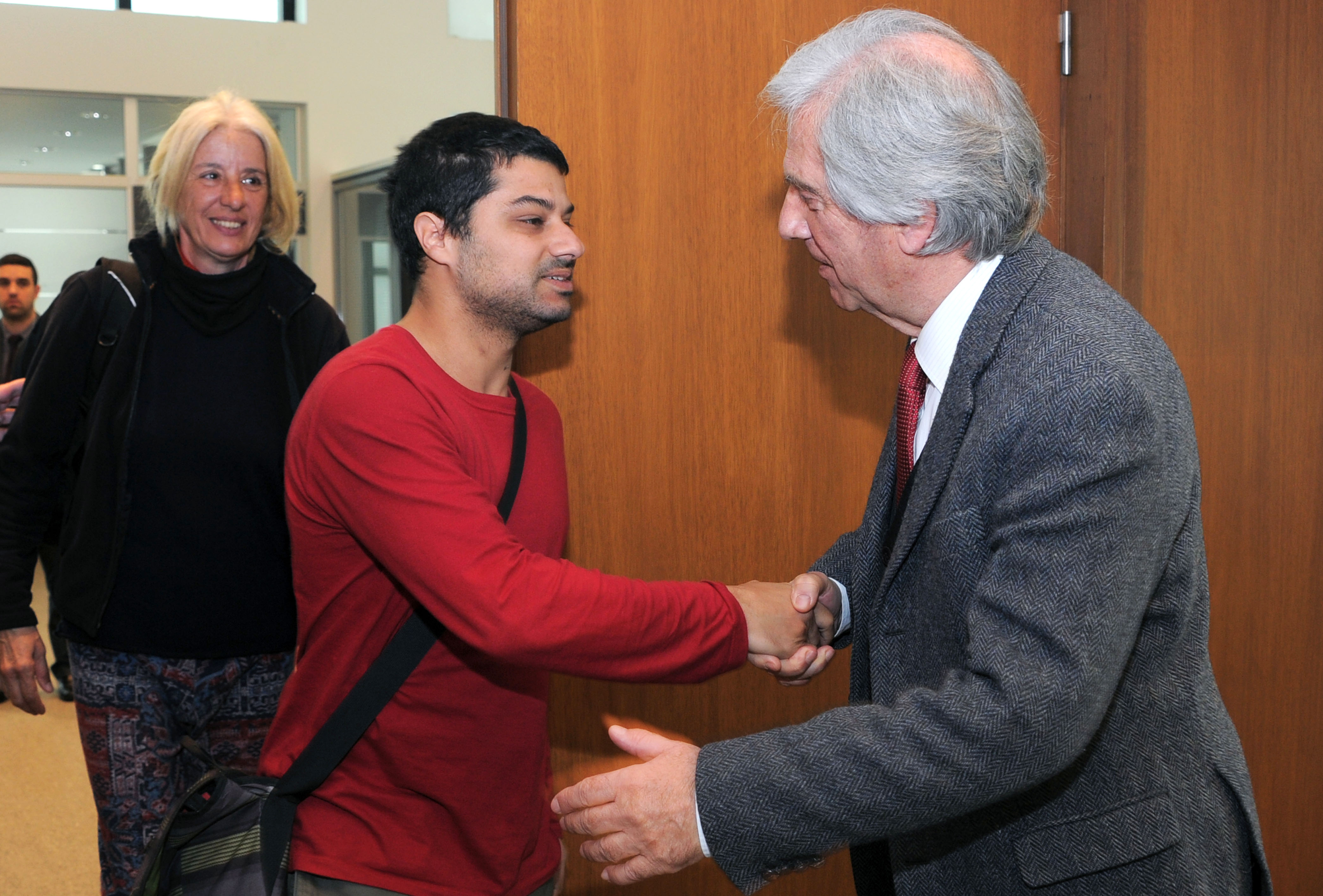 Vázquez saluda a alumno de UTU