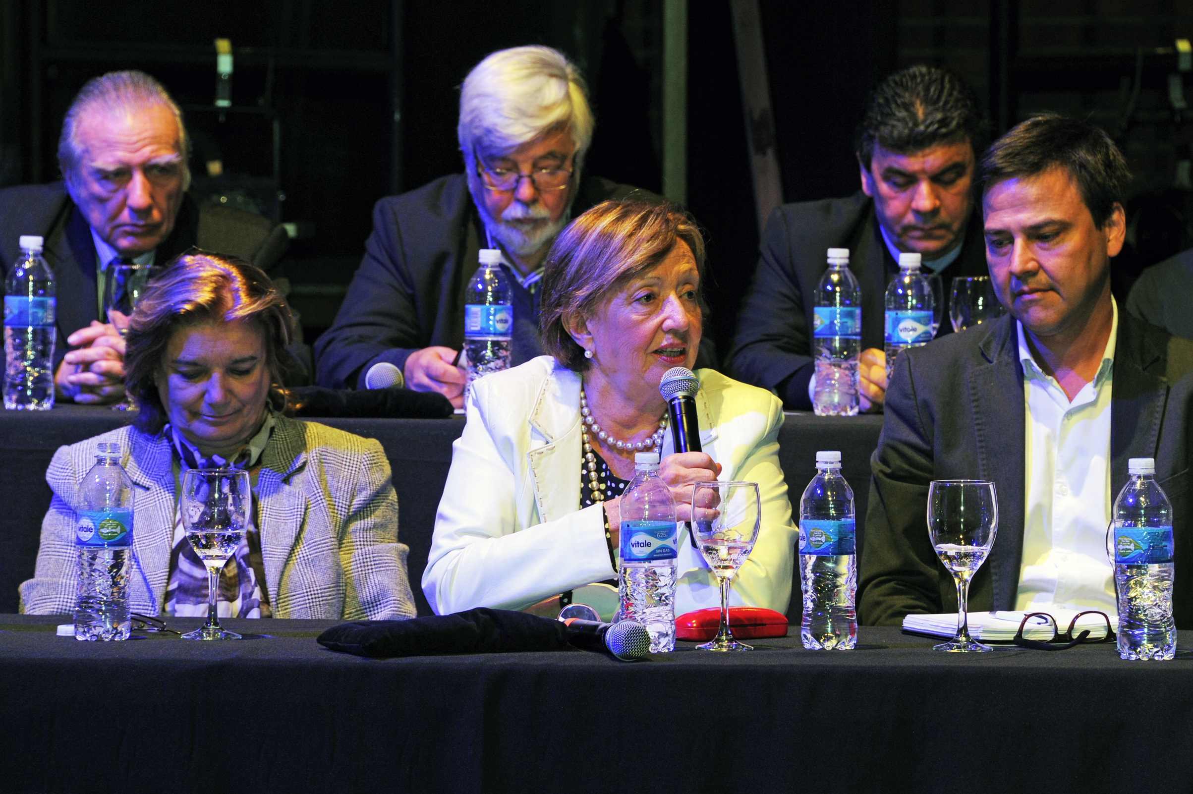 Ministra de Educación y Cultura, María Julia Muñoz, haciendo uso de la palabra