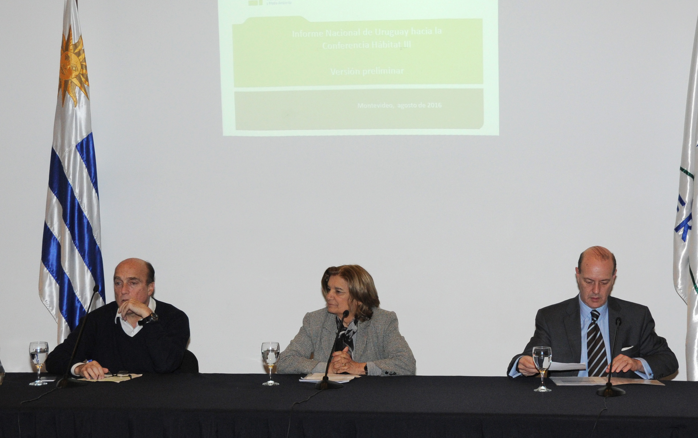 Intendente de Montevideo, Daniel Martínez, junto a Eneida de León y Enrique Loedel