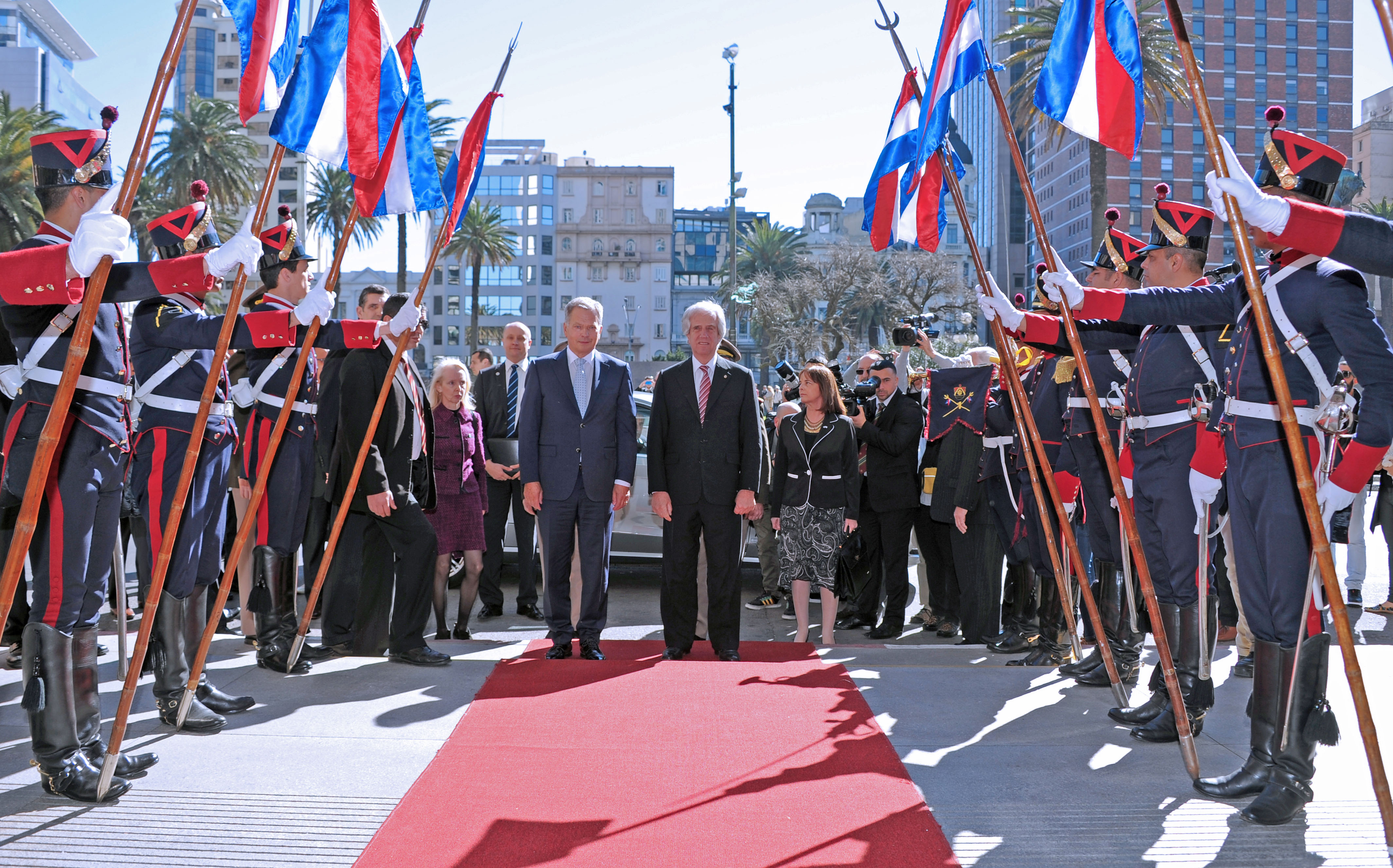 Ingreso a la Torre Ejecutiva de ambos presidentes