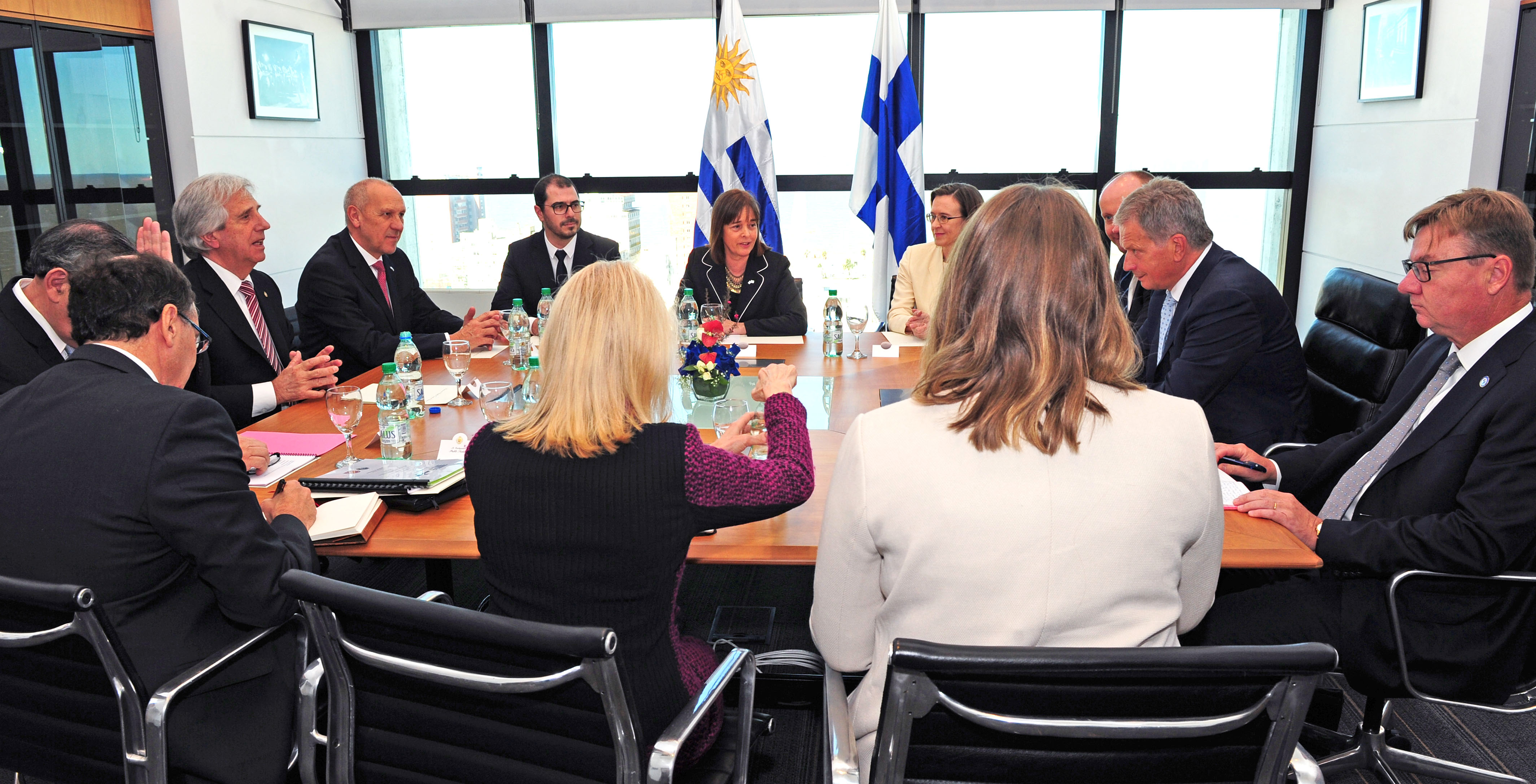 Reunión ampliada en el piso 11 de la Torre Ejecutiva