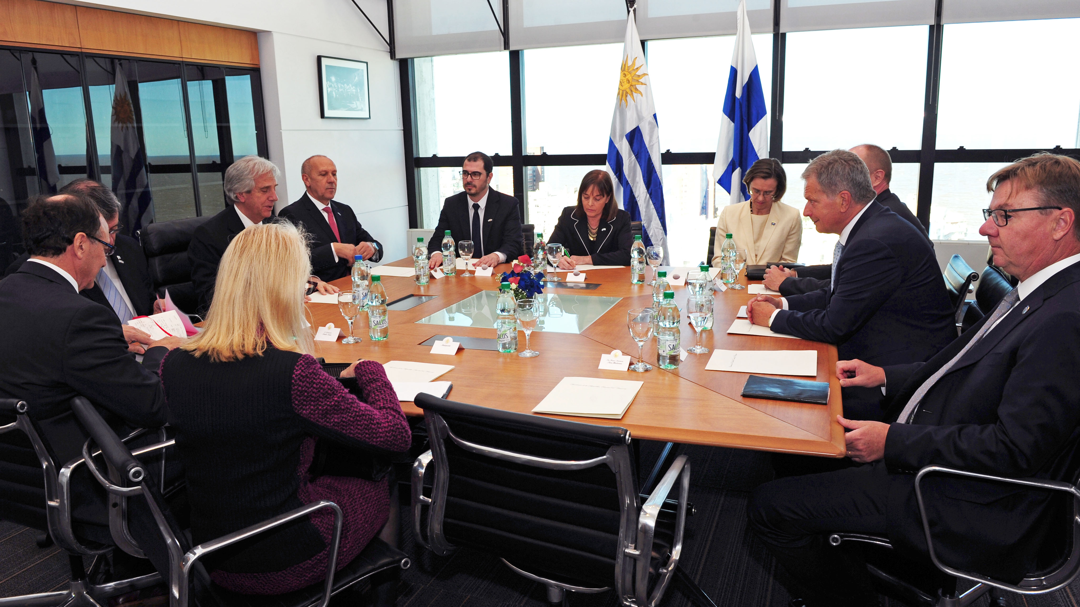 Reunión ampliada en el piso 11 de la Torre Ejecutiva