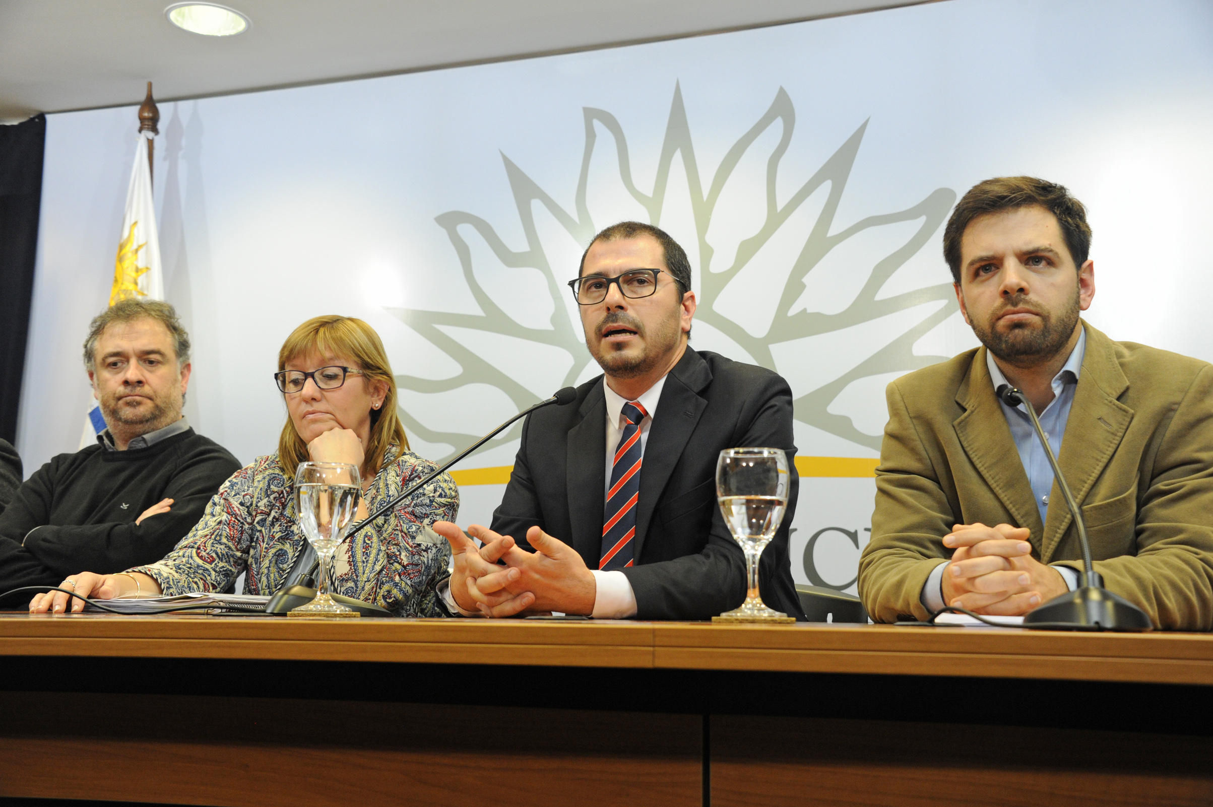 Prosecretario de Presidencia, Juan Andrés Roballo, dirigiéndose a los presentes