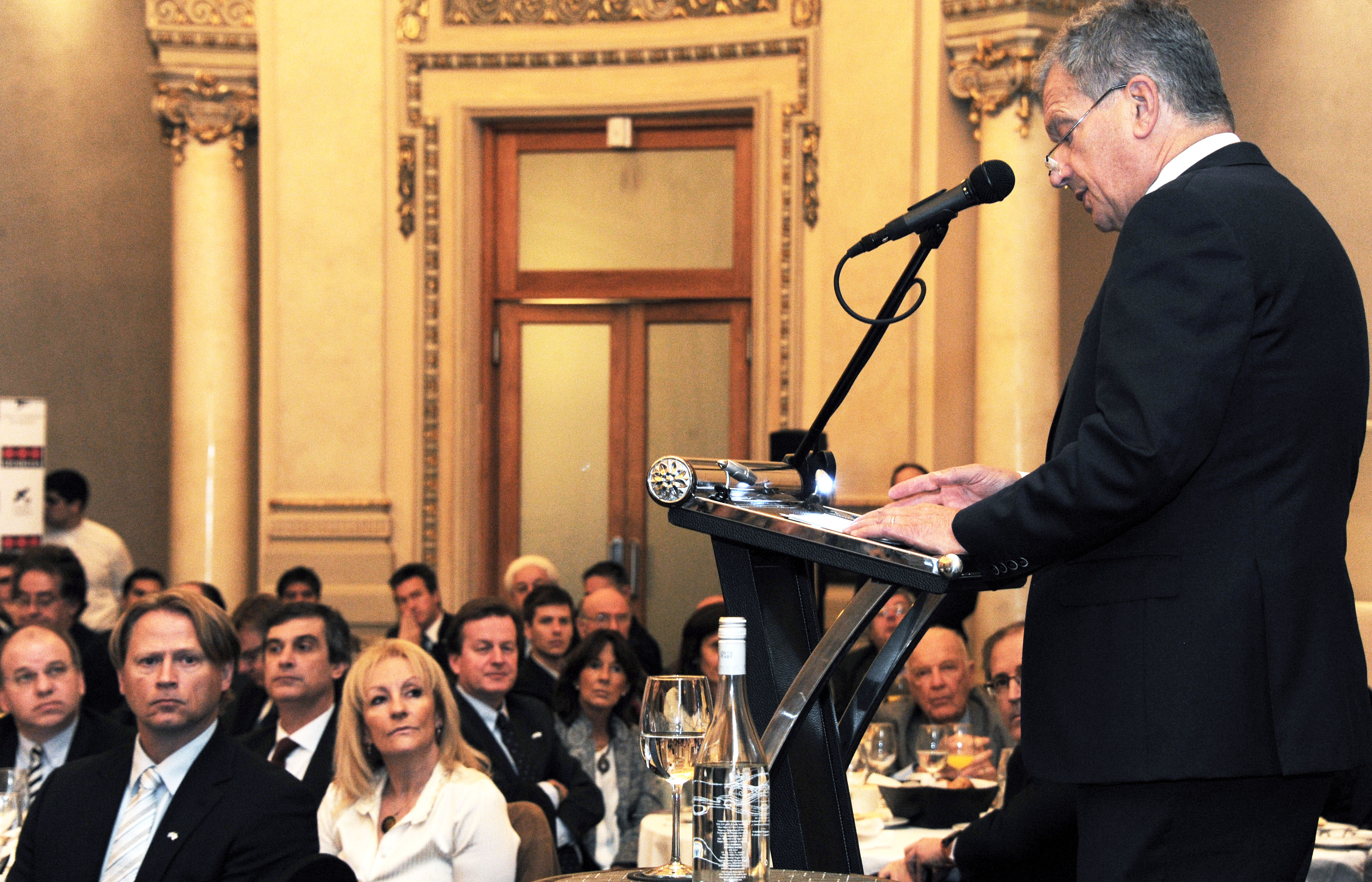 Presidente de Finlandia, Sauli Niinistö se dirige a los presentes