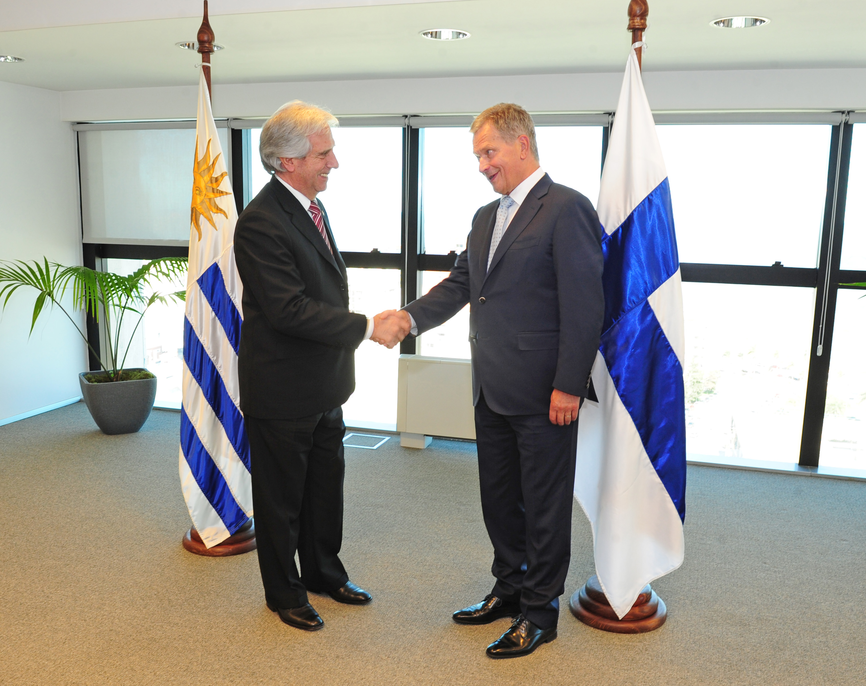 Saludo entre Vázquez y Niinistö