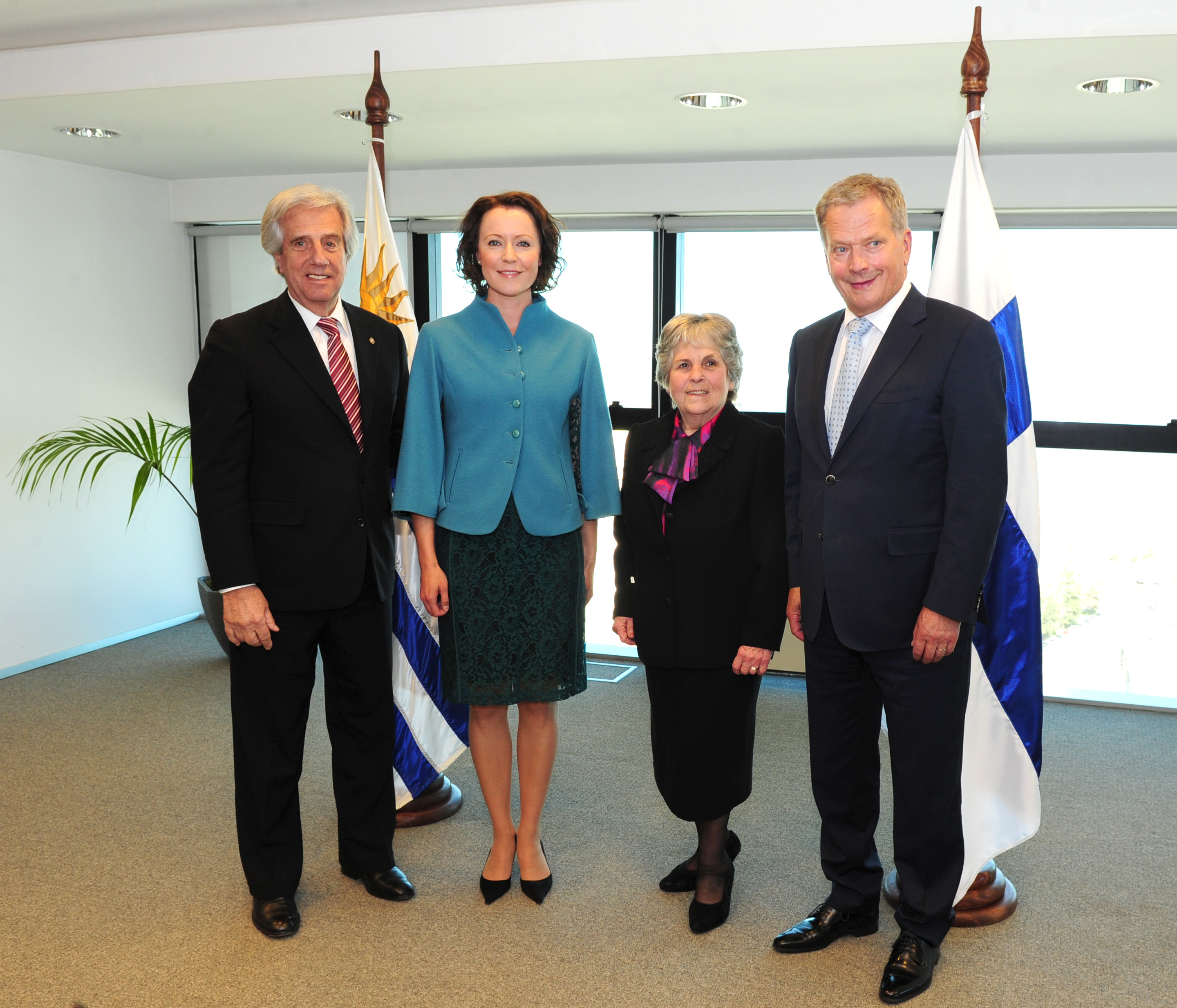 Presidentes y sus esposas María Auxiliadora Delgado y Jenni Haukio