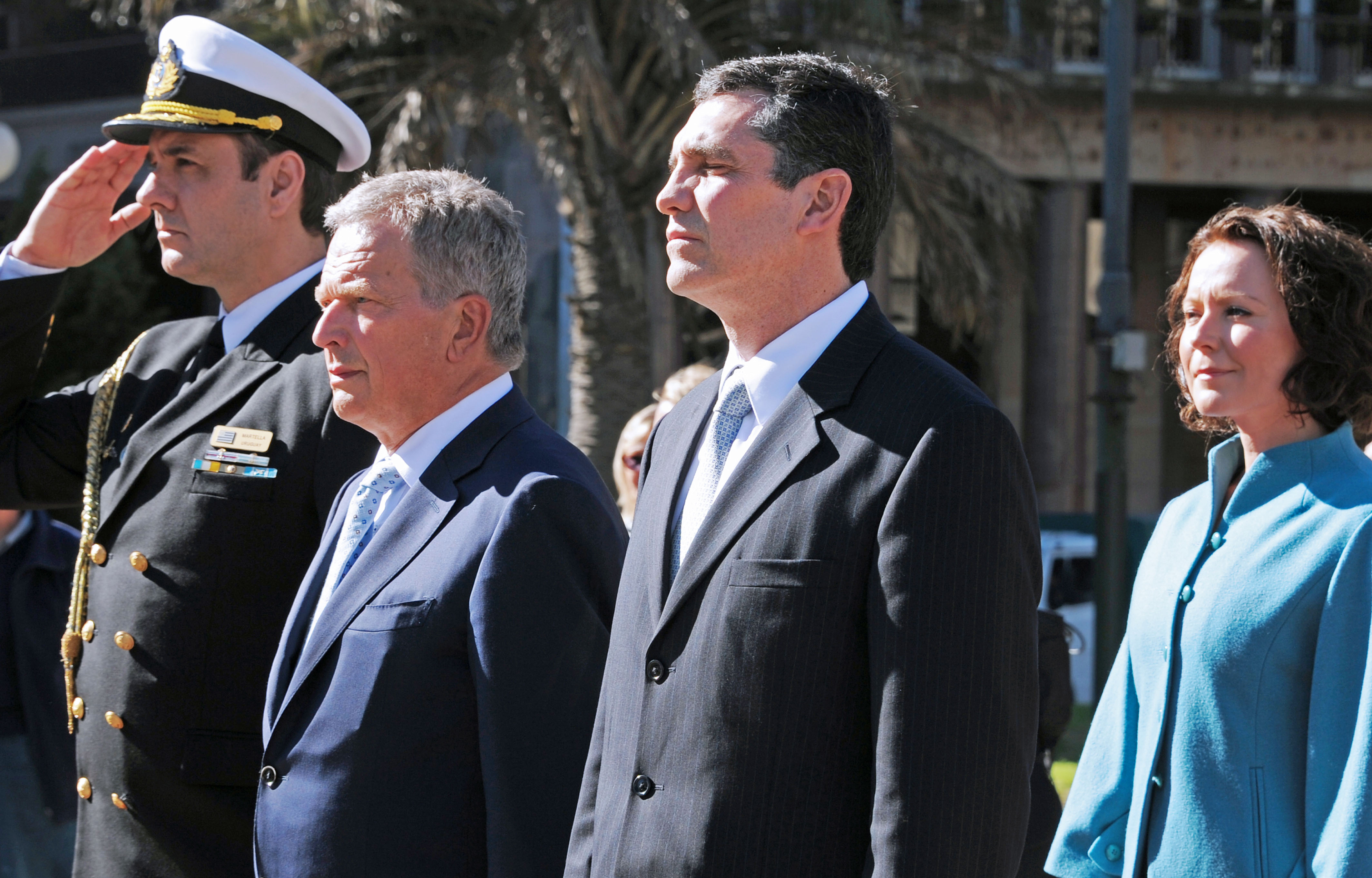 Colocación de ofrenda floral por parte del presidente de Finlandia