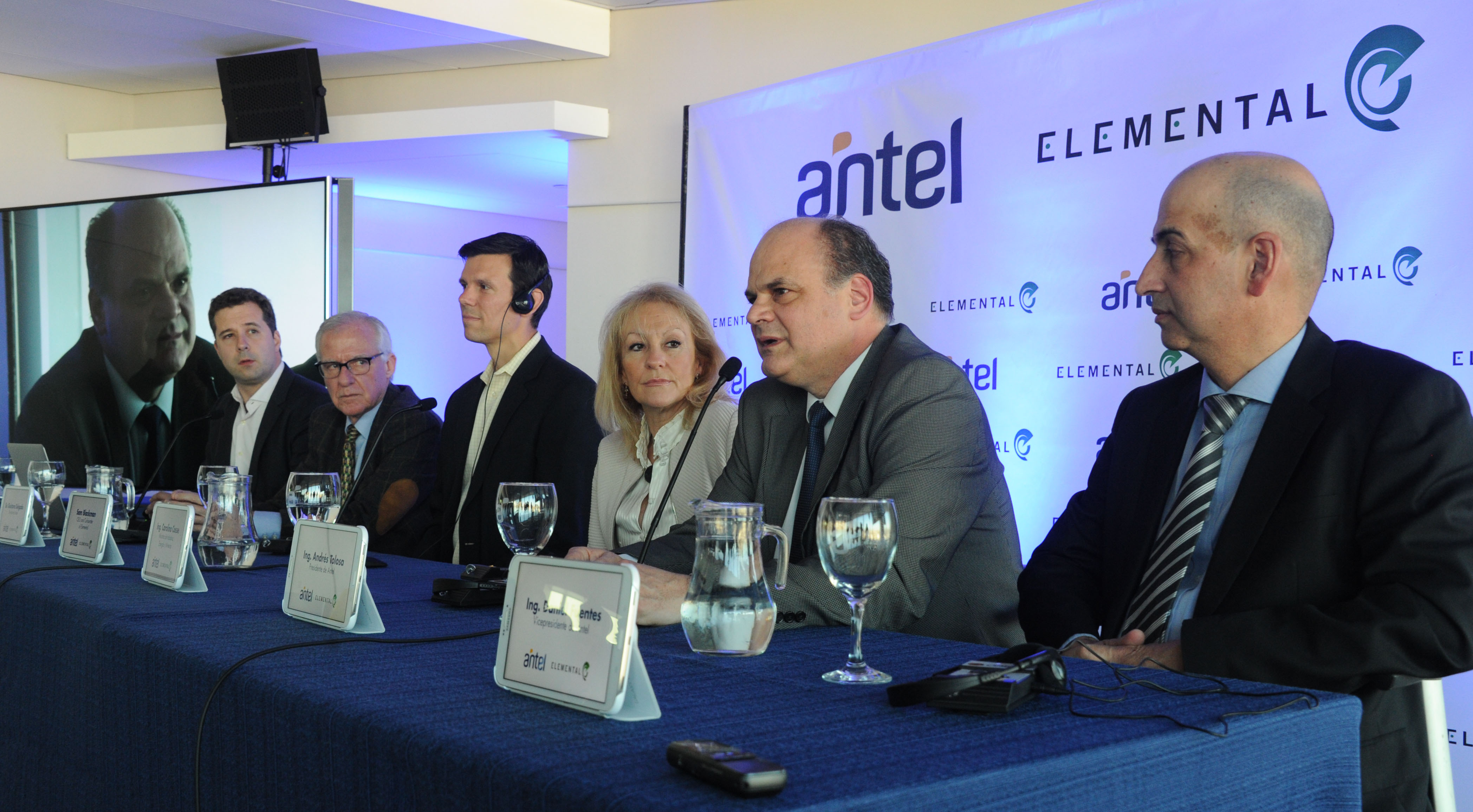Conferencia de prensa en le Torre de las Telecomunicaciones