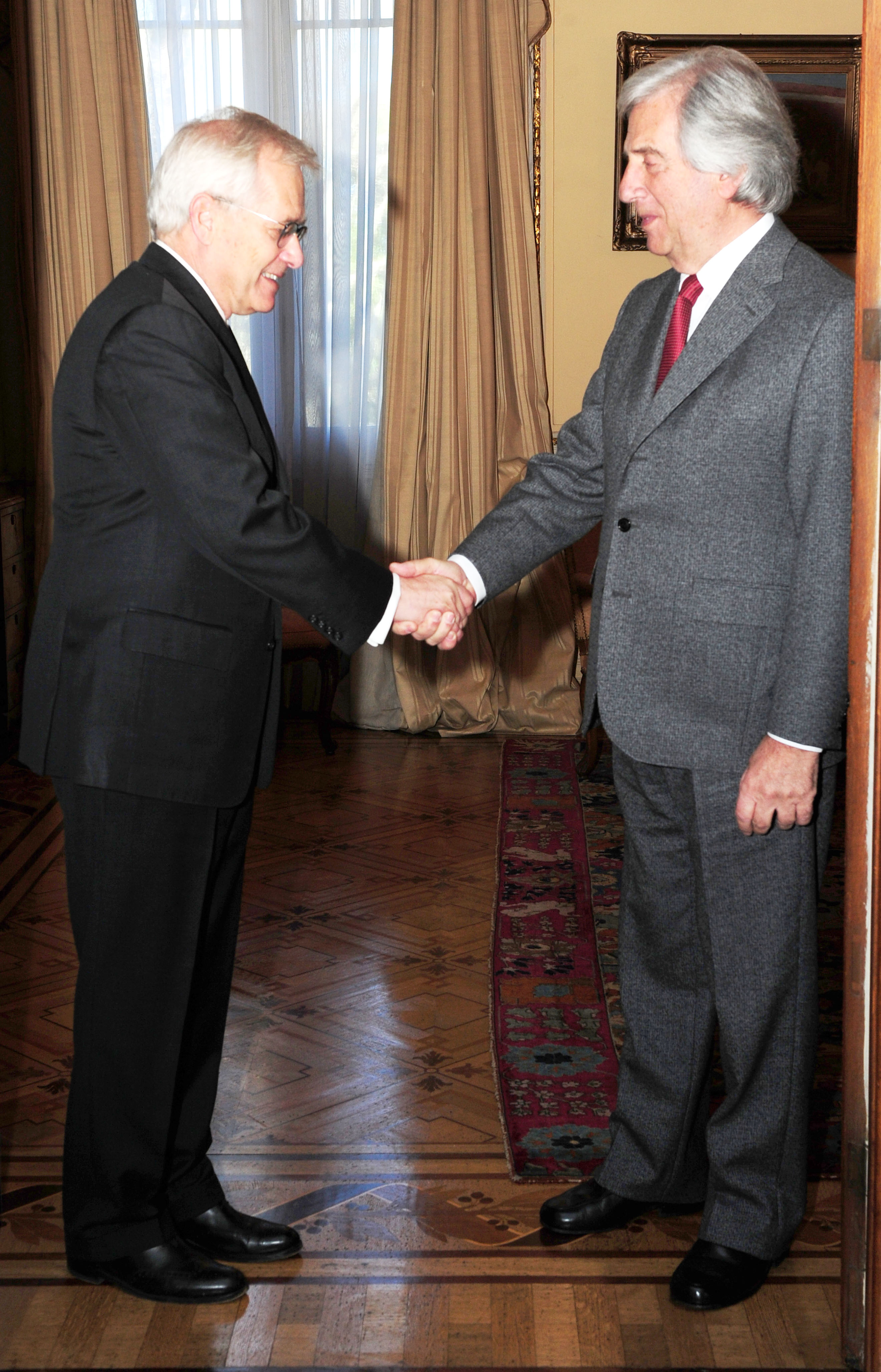 Vázquez e Ingo von VoB se saludan