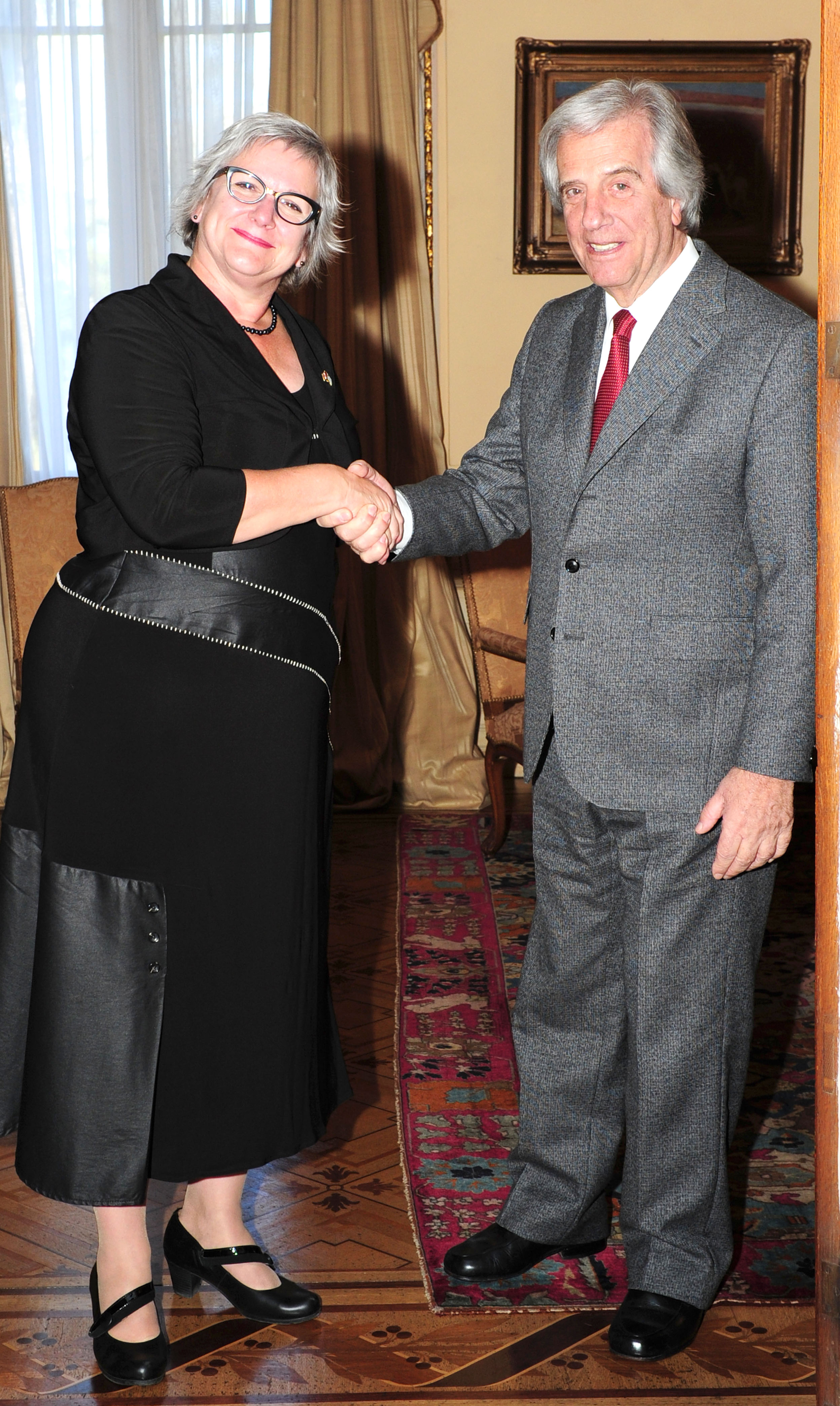 Vázquez e Joanne Frappier se saludan