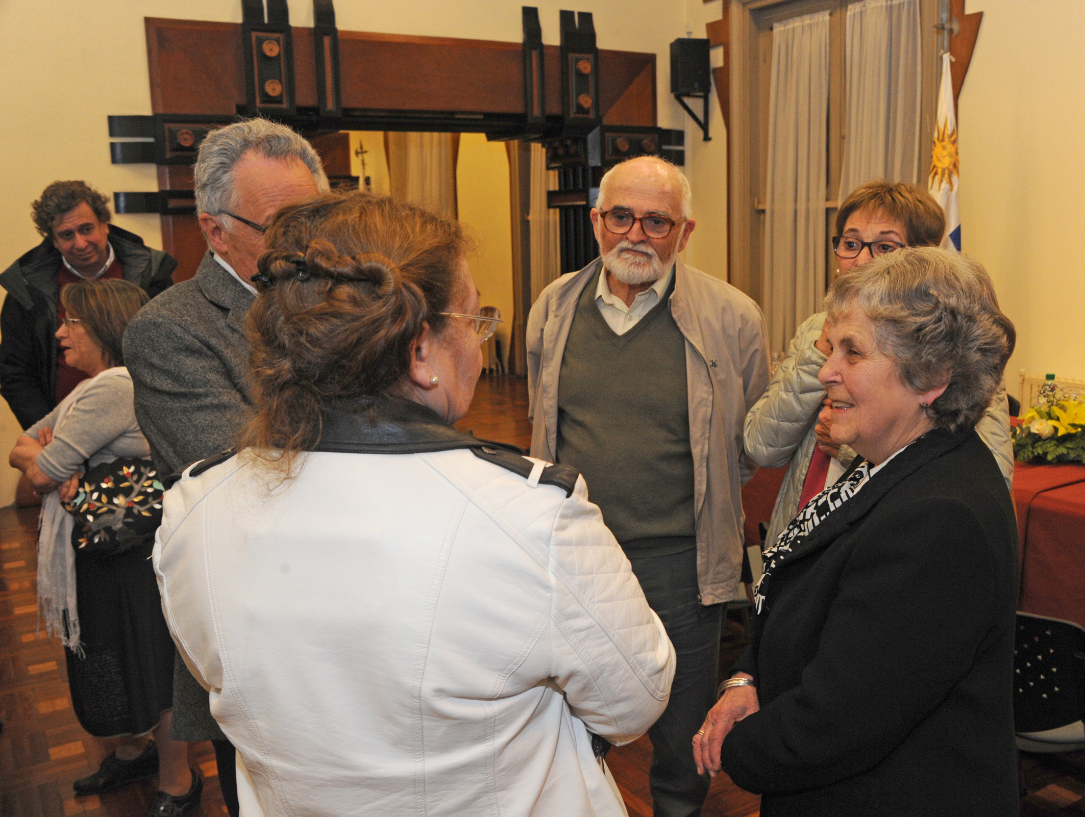 María Auxiliadora Delgado, en diálogo con Esteban Dieste, Ciro Carballo y demás participantes del homenaje