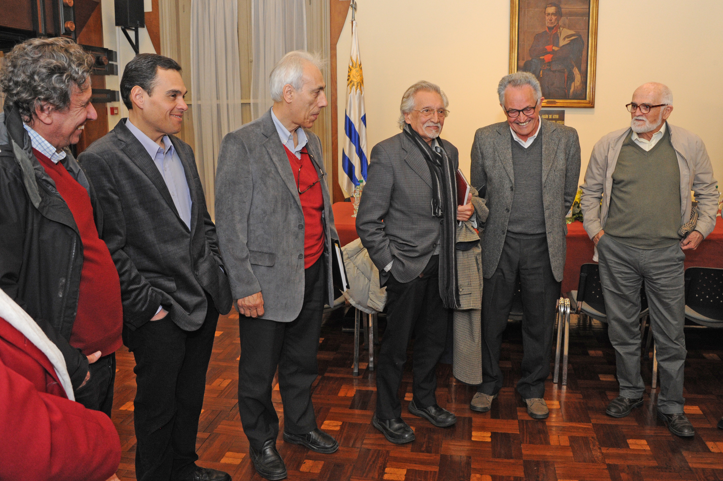 María Auxiliadora Delgado junto a Ciro Caraballo, representante de la Unesco, Mariano Arana y demás participantes del homenaje a Eladio Dieste
