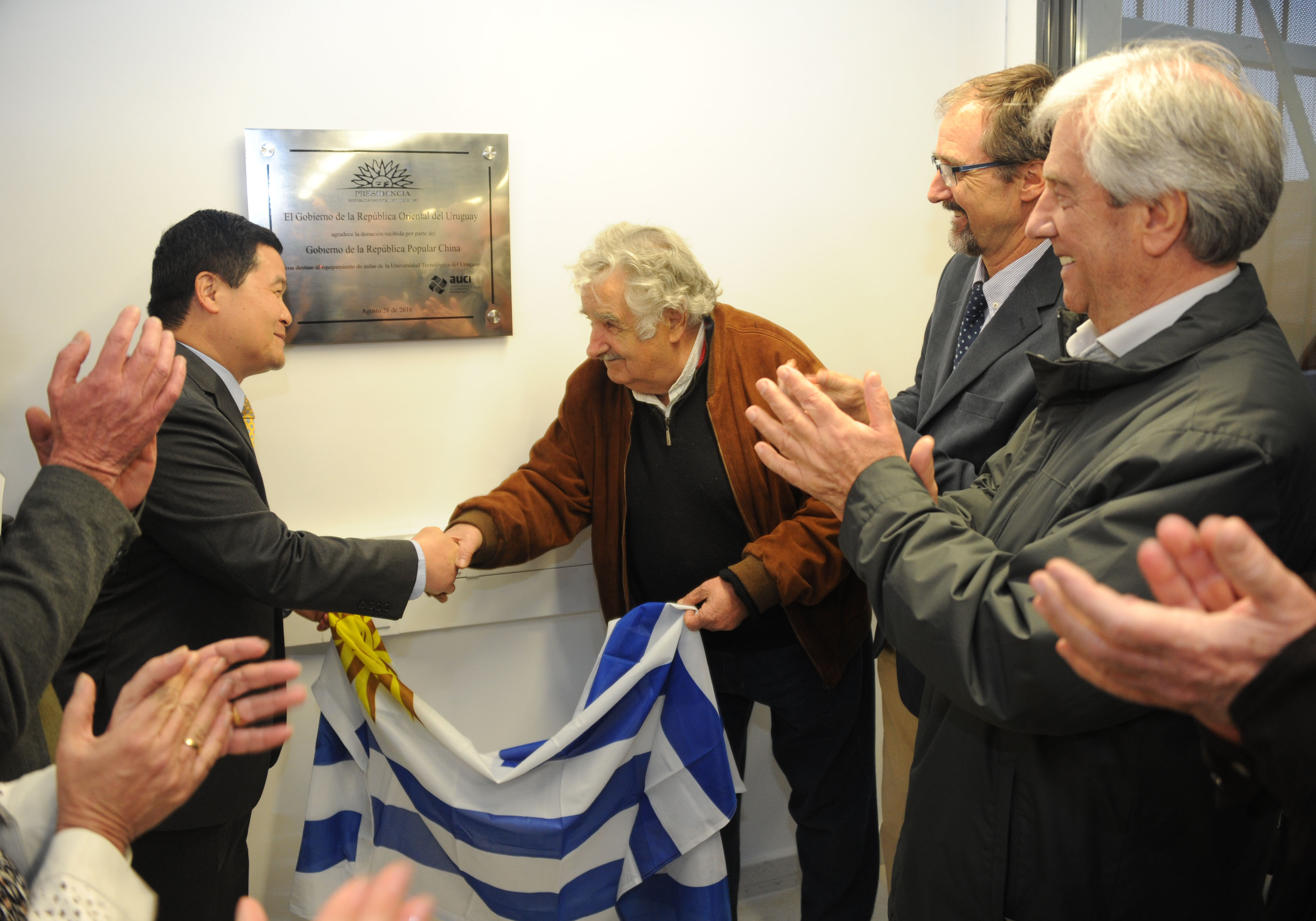 Descubrimiento de placa conmemorativa
