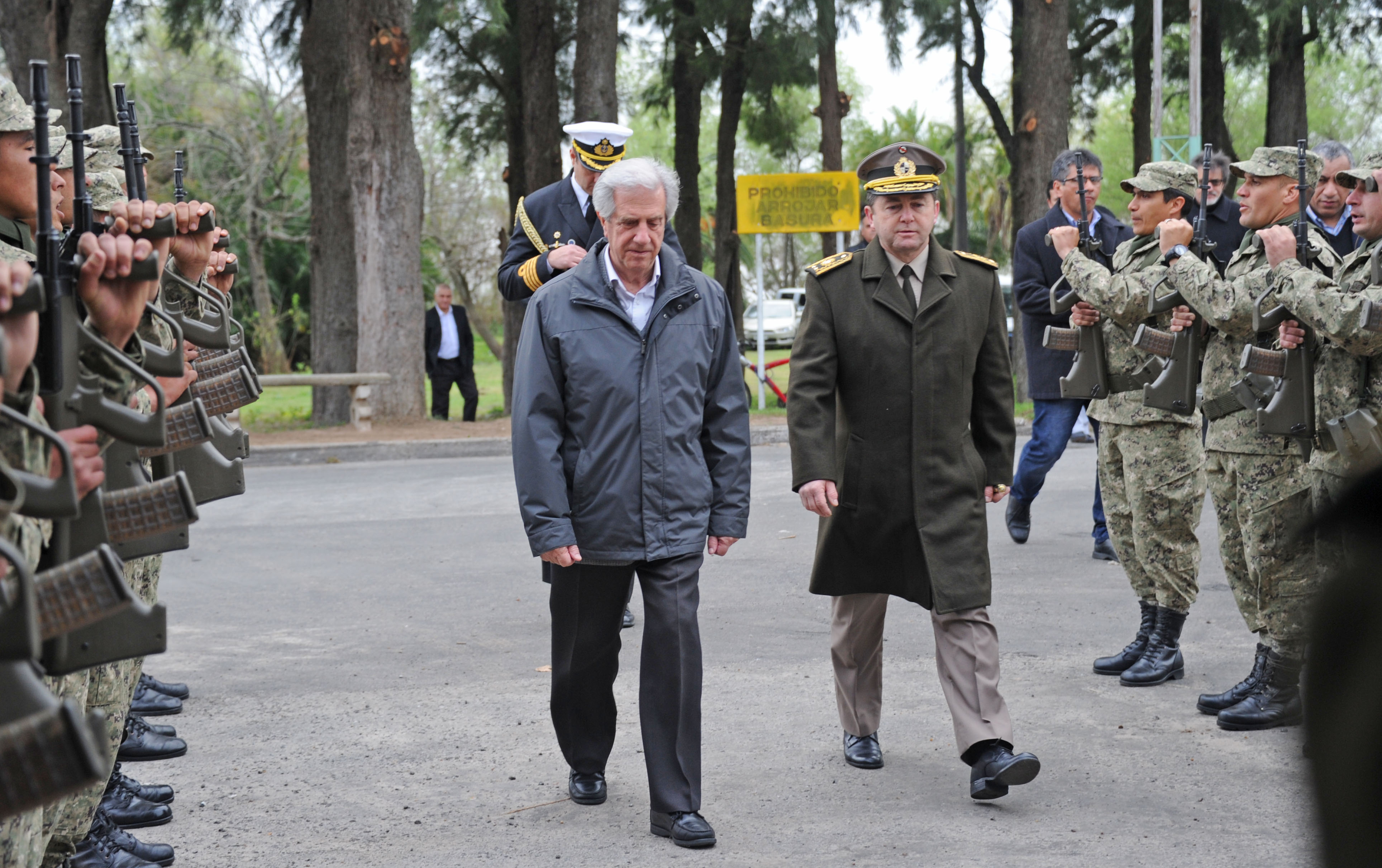 Tabaré Vázquez ingresando al Consejo de Ministros