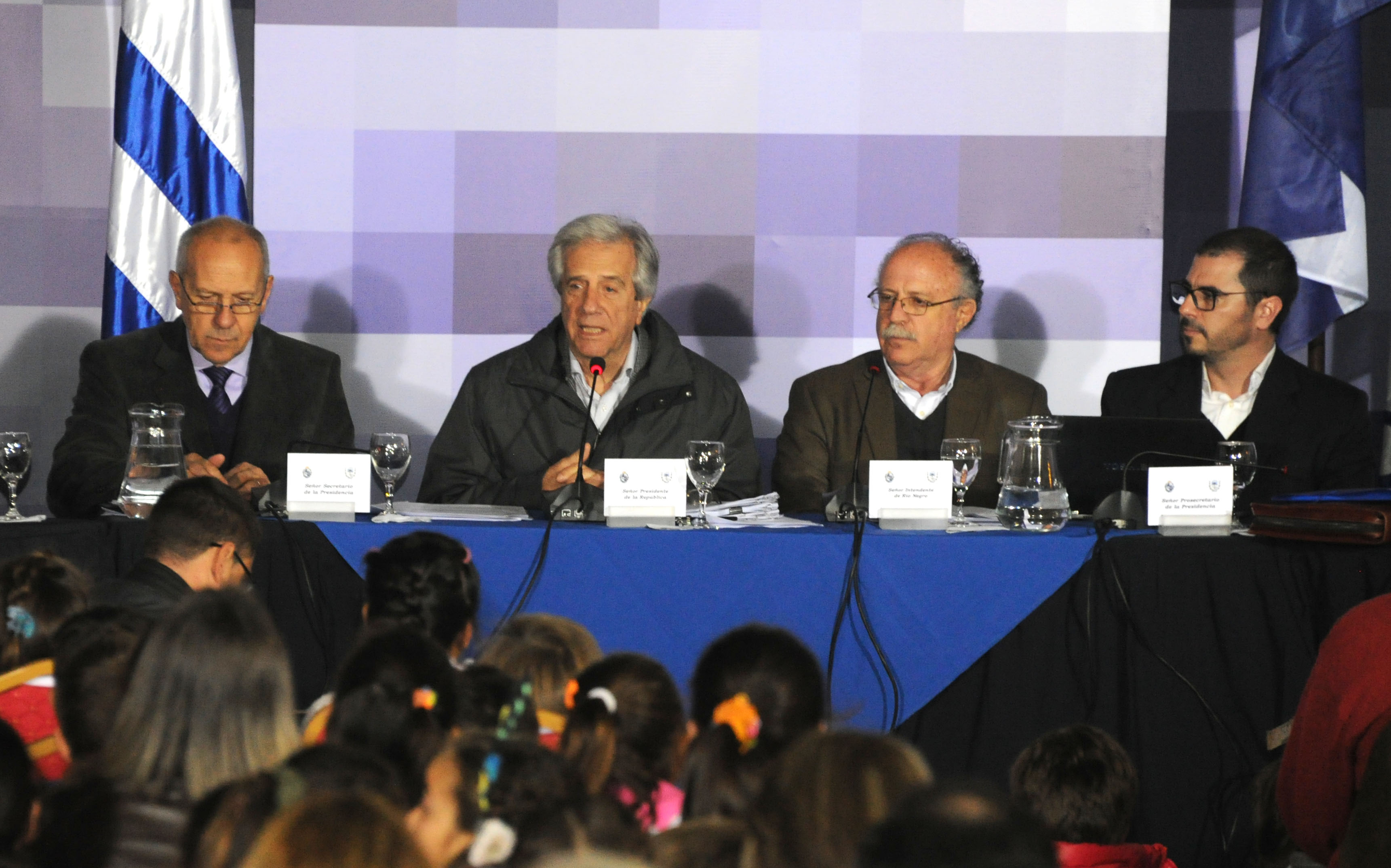 Vázquez se dirige a los presentes