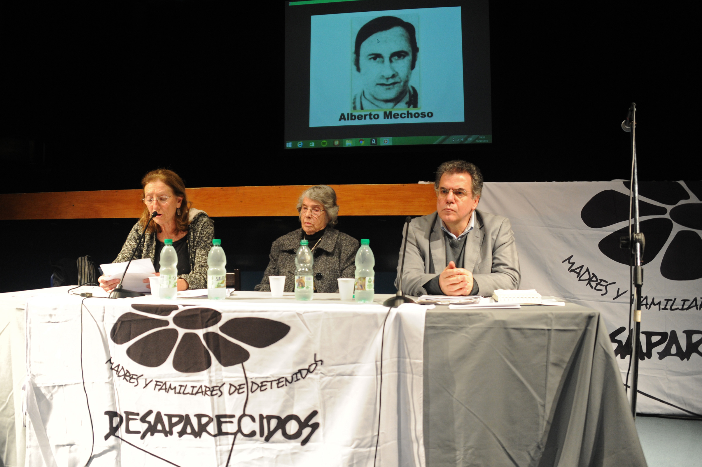 Representante de Madres y Familiares de Detenidos Desaparecidos, dirigiéndose a los presentes