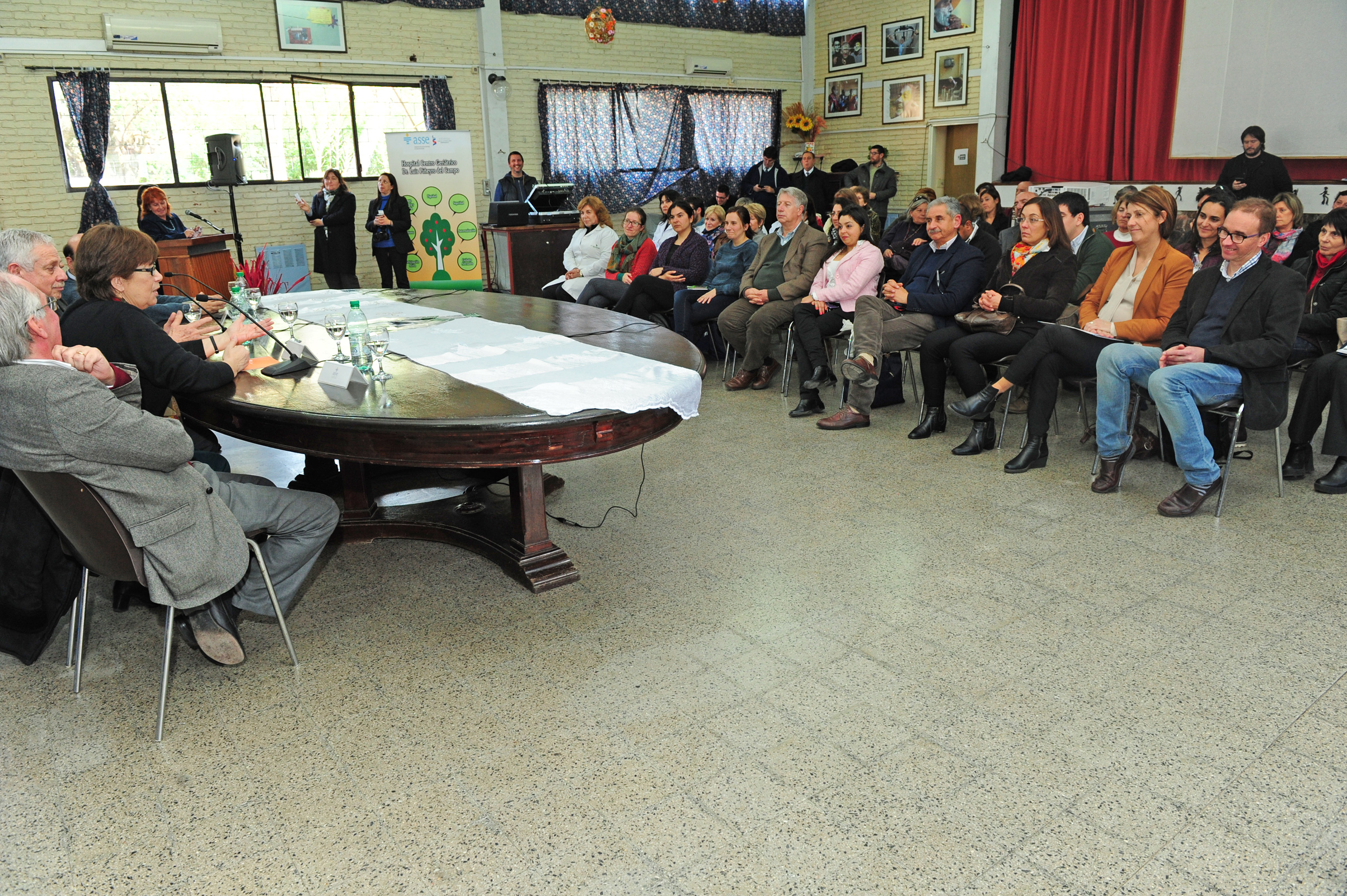 Ministra de Desarrollo Social, Marina Arismendi, haciendo uso de la palabra