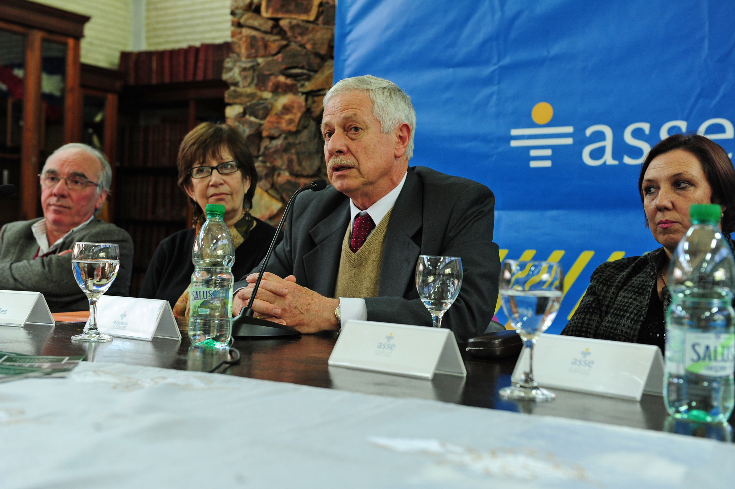 Ministro de Salud Pública, Jorge Basso, dirigiéndose a los presentes