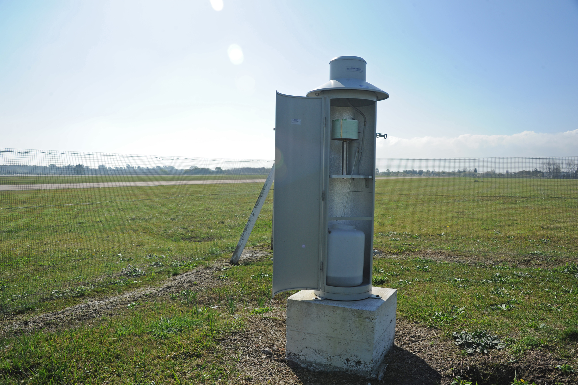 Estación Meteorológica Automática de Inumet en el Aeropuerto de Melilla