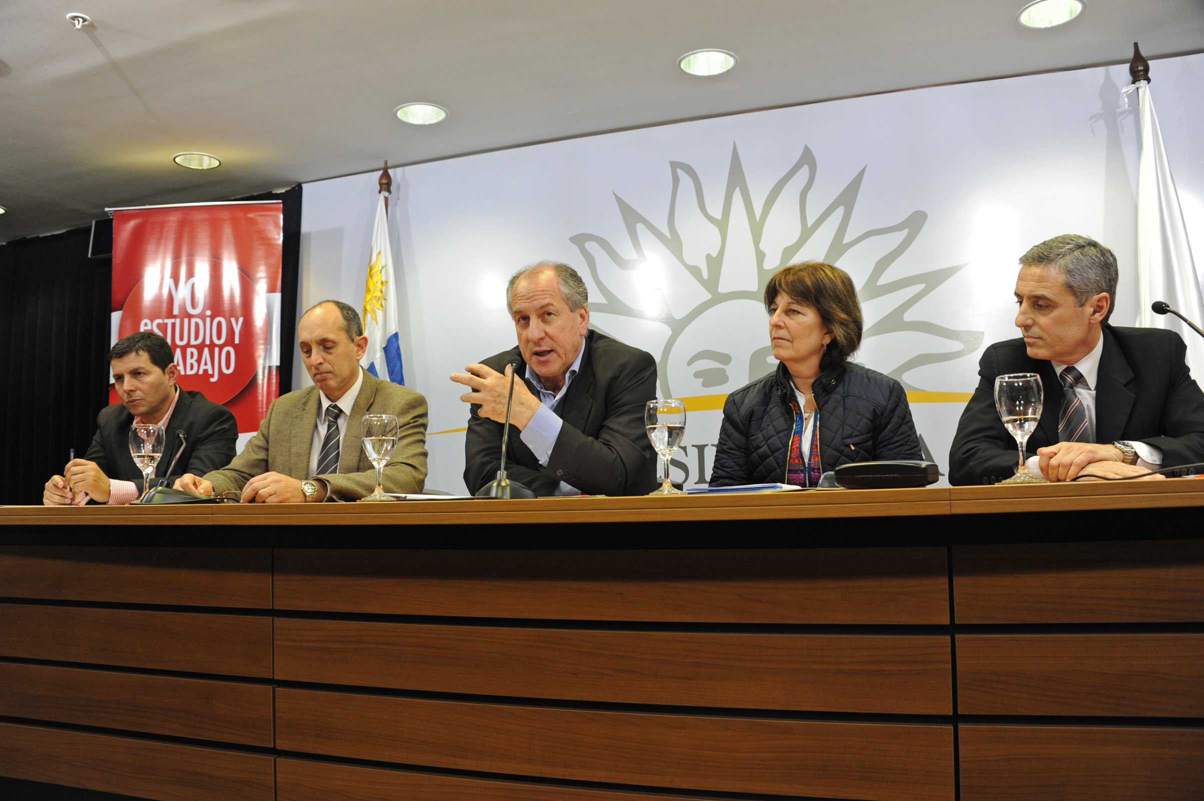 Ministro de Trabajo y Seguridad Social, Ernesto Murro, haciendo uso de la palabra