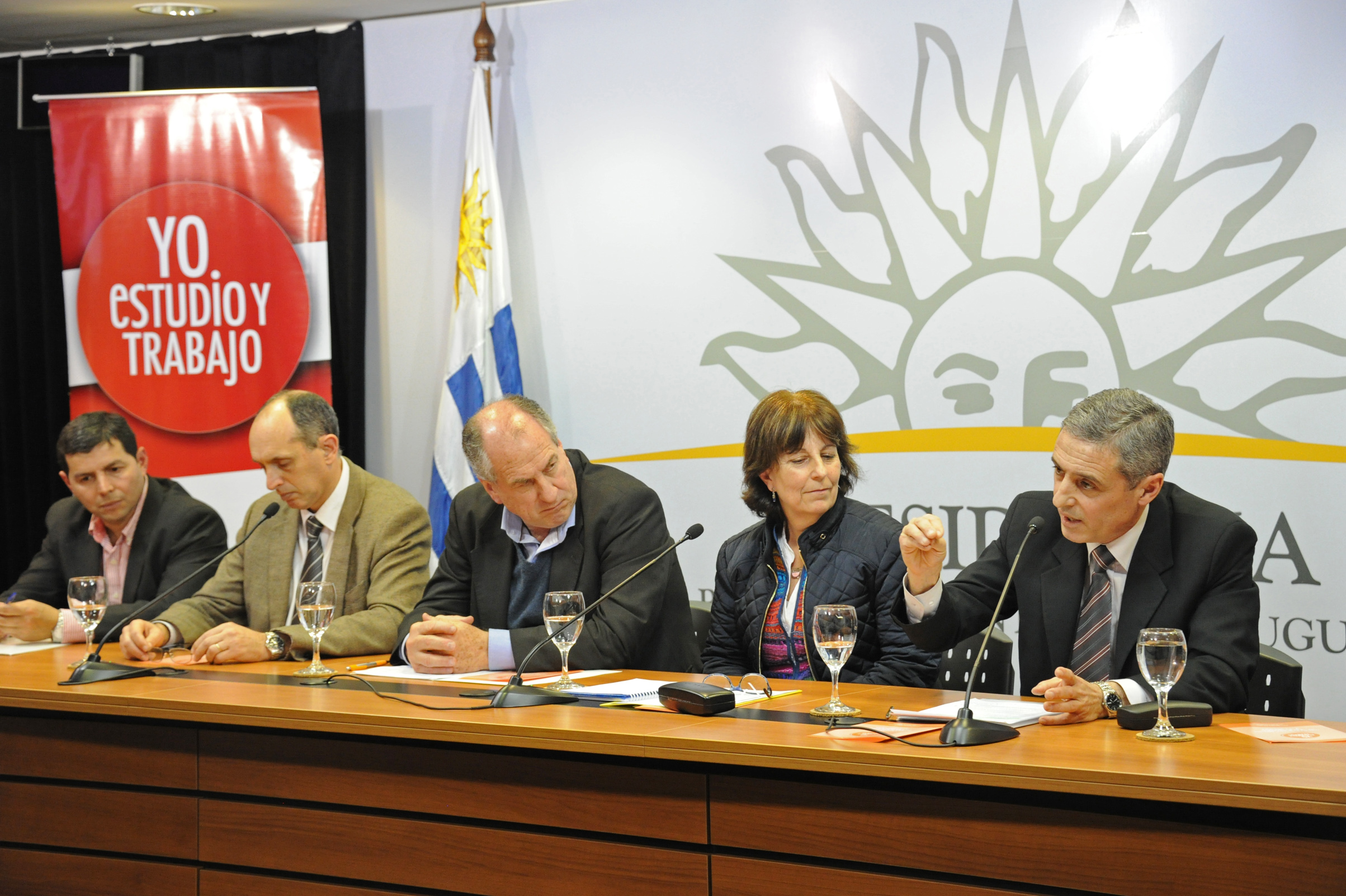 Subdirector de la Oficina de Planeamiento y Presupuesto, Martín Dibarboure, dirigiéndose a los presentes