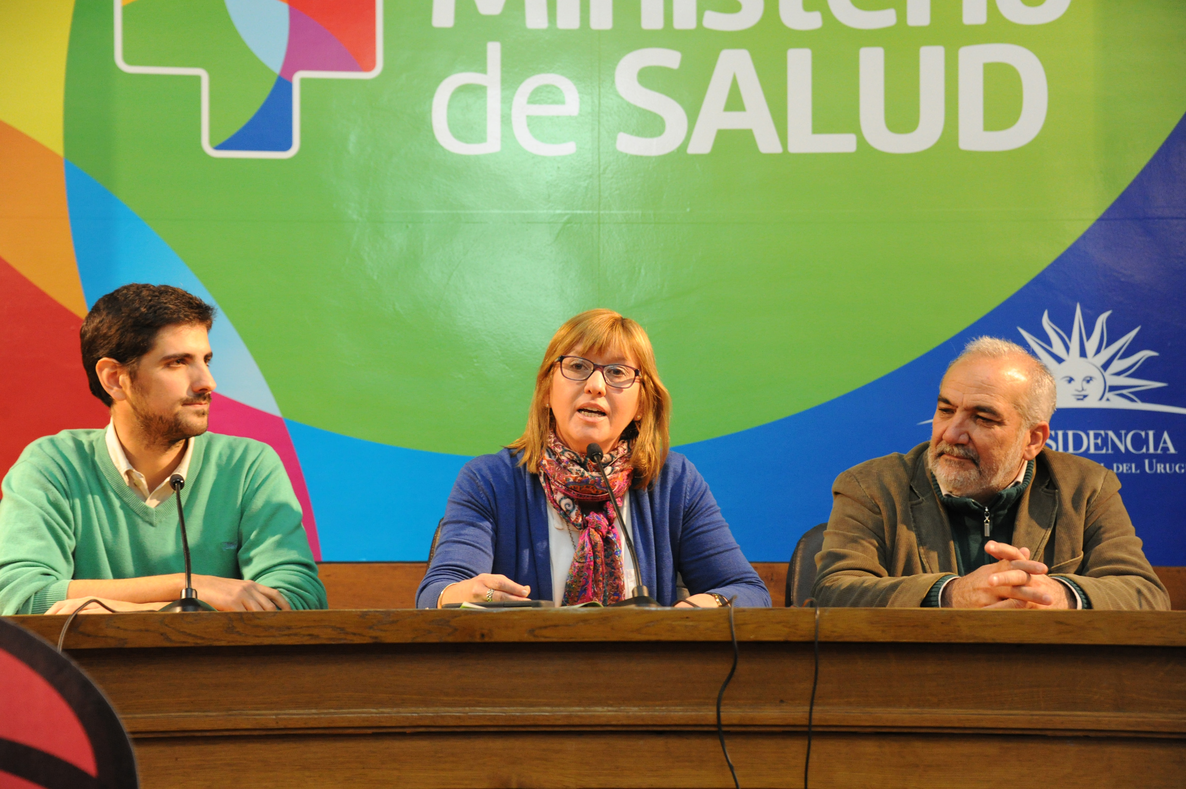 Subsecretaria de Salud Pública, Cristina Lustemberg, haciendo uso de la palabra