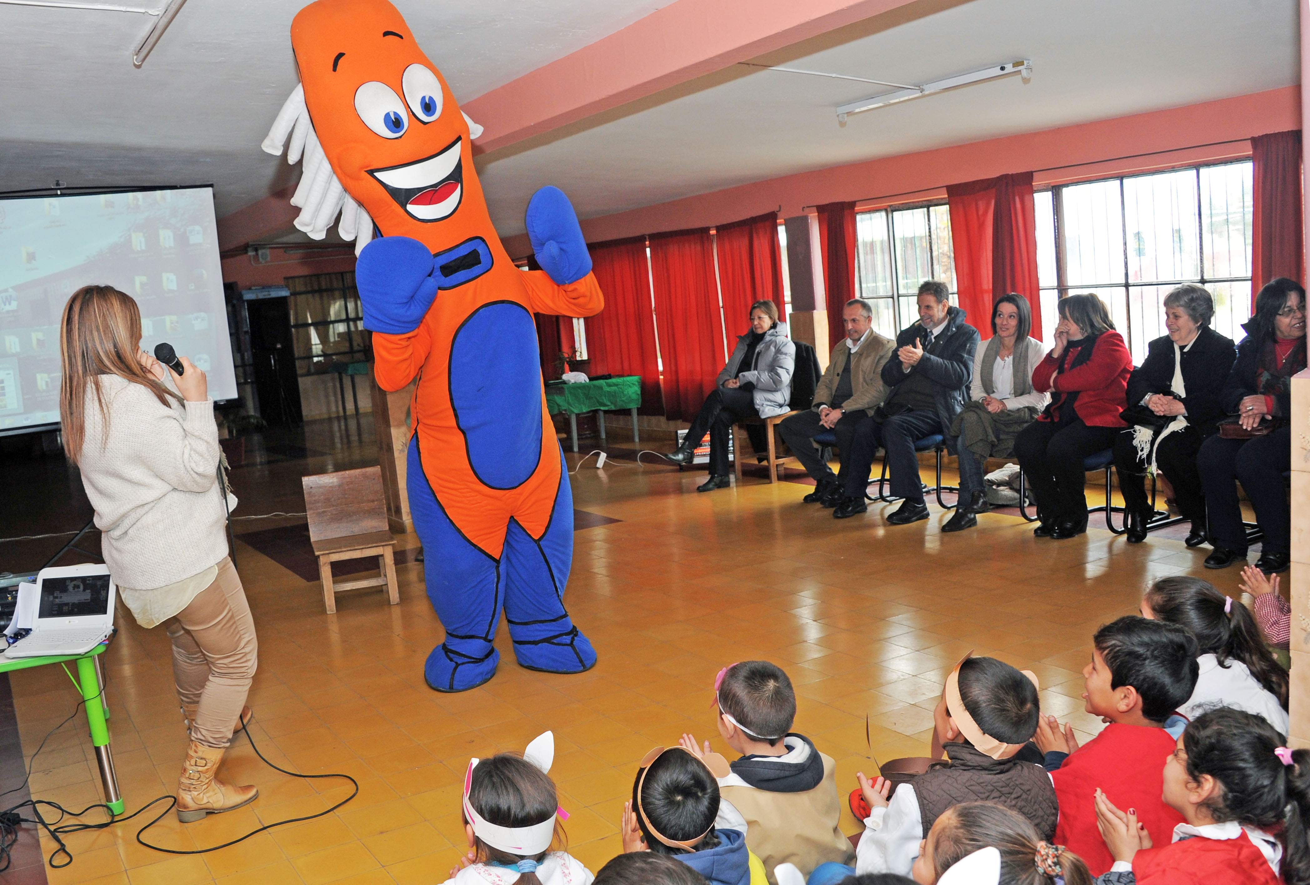 Escolares durante la presentación