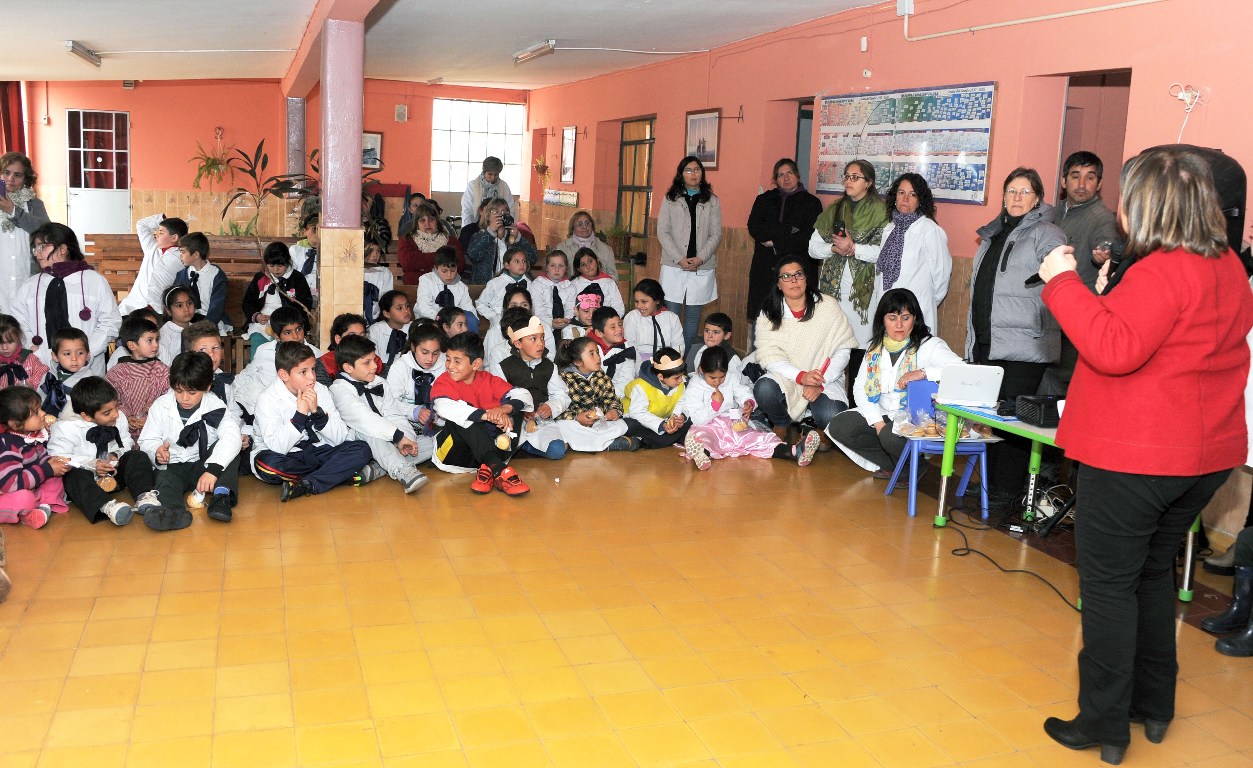 Irupé Buzzetti, directora general de Educación Primaria, haciendo uso de la palabra