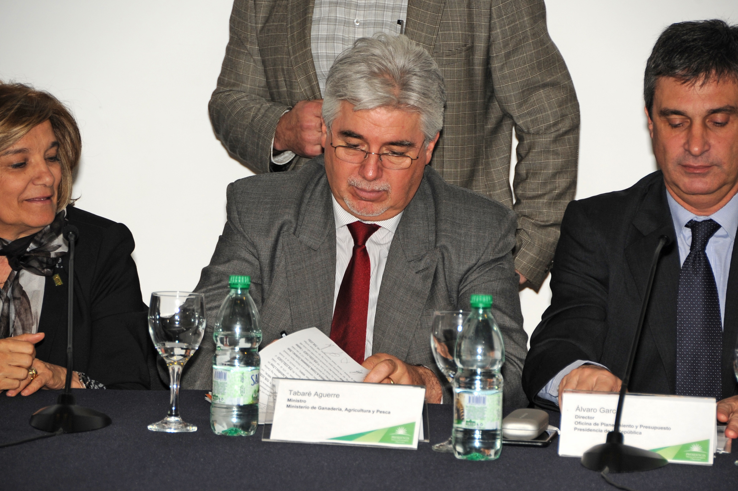Ministro de Ganadería, Agricultura y Pesca, Tabaré Aguerre, durante la firma del convenio