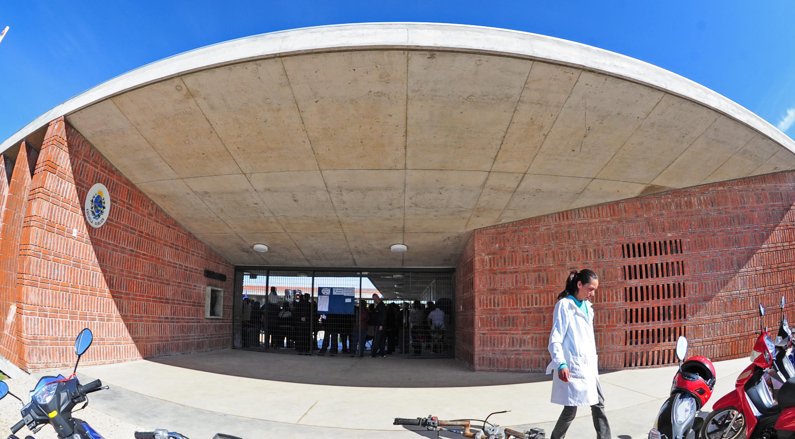 Escuela N° 300, de tiempo completo, en Colonia Nicolich, Canelones