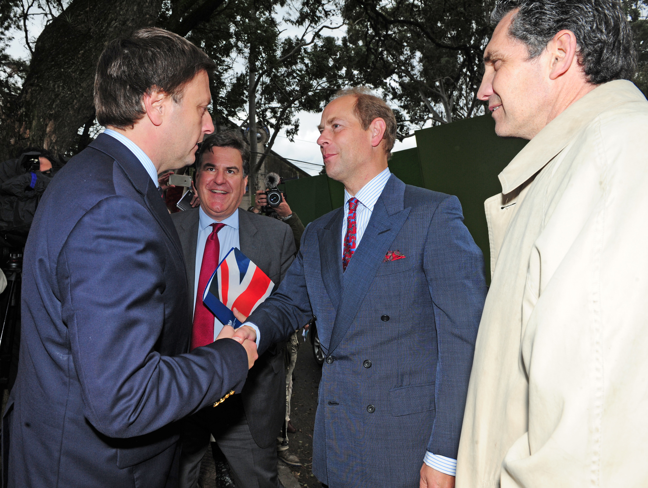 Príncipe Eduardo es recibido por autoridades de la Asociación Rural del Uruguay