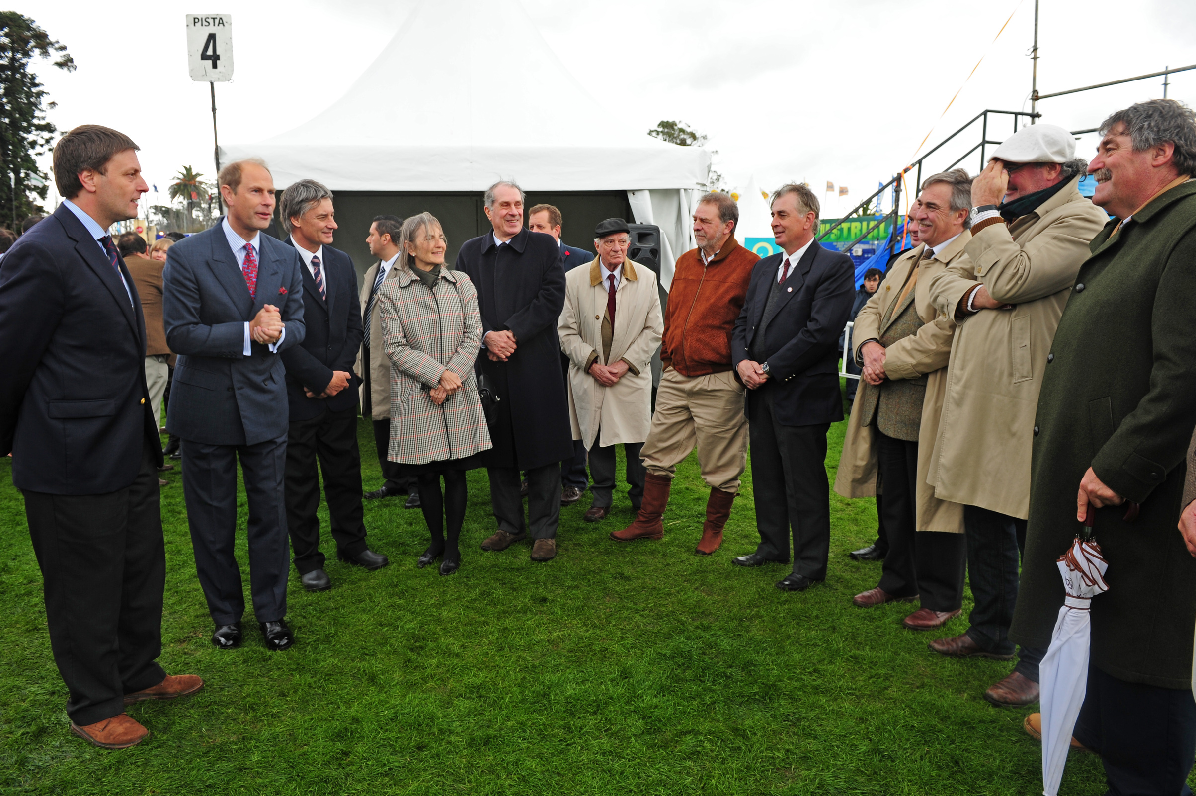 Príncipe Eduardo junto a productores de razas de orígen británico, y autoridades de la Asociación Rural
