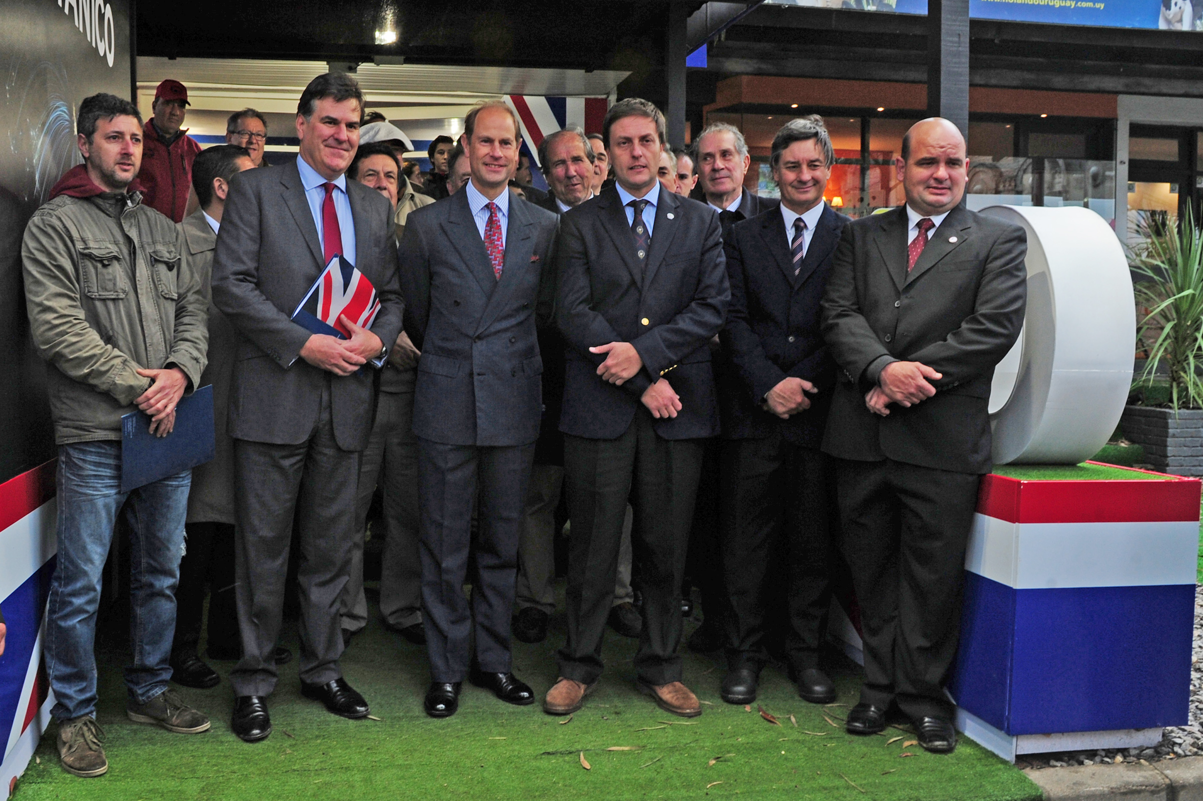 Príncipe Eduardo junto a productores de razas de orígen británico, y autoridades de la Asociación Rural