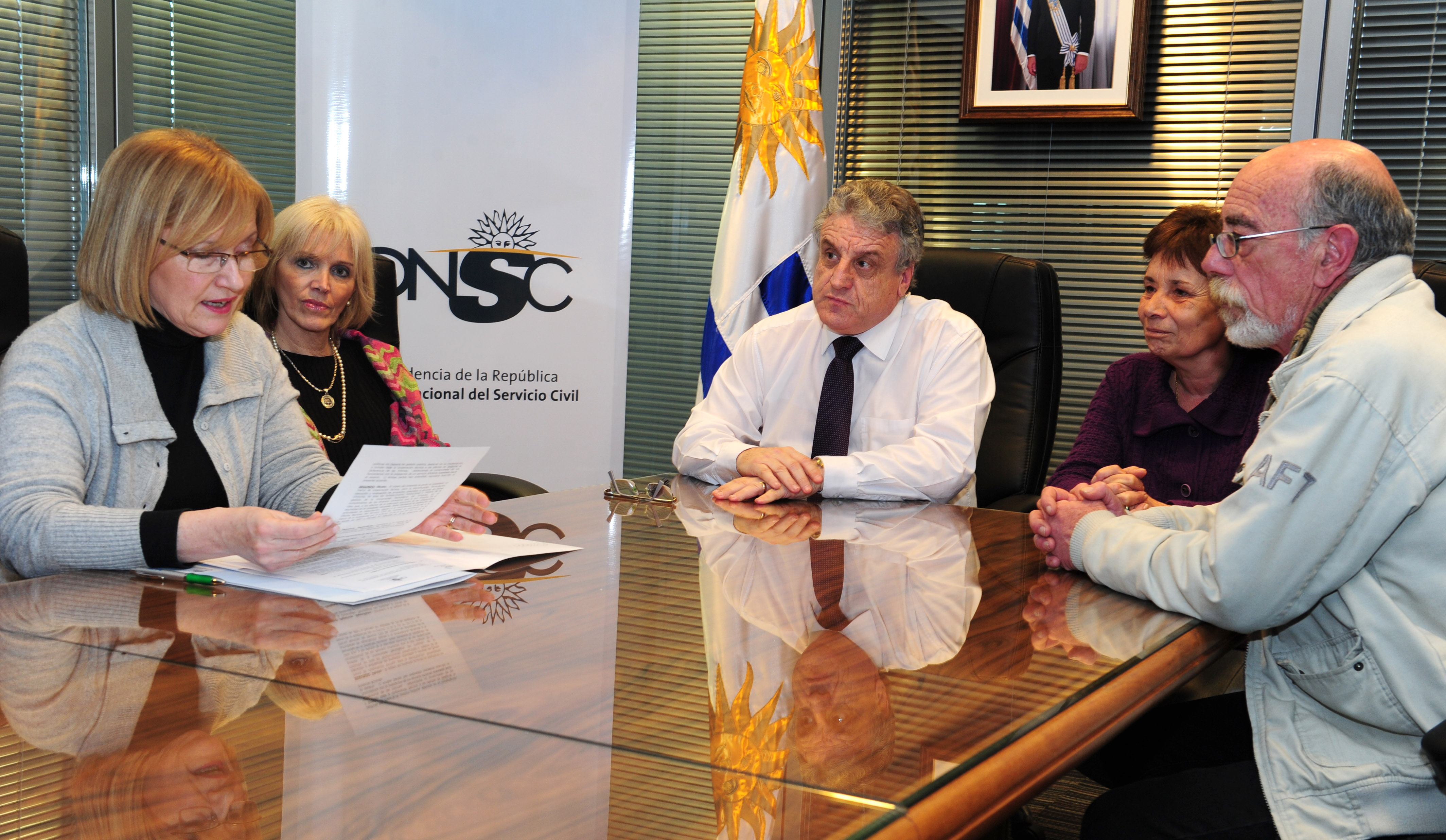 Consejeros de UTEC, Rodolfo Silveira y Graciela Do Mato y Direcotres de ONSC, Alberto Scavarelli y Gabriela Hendler en firma de convenio